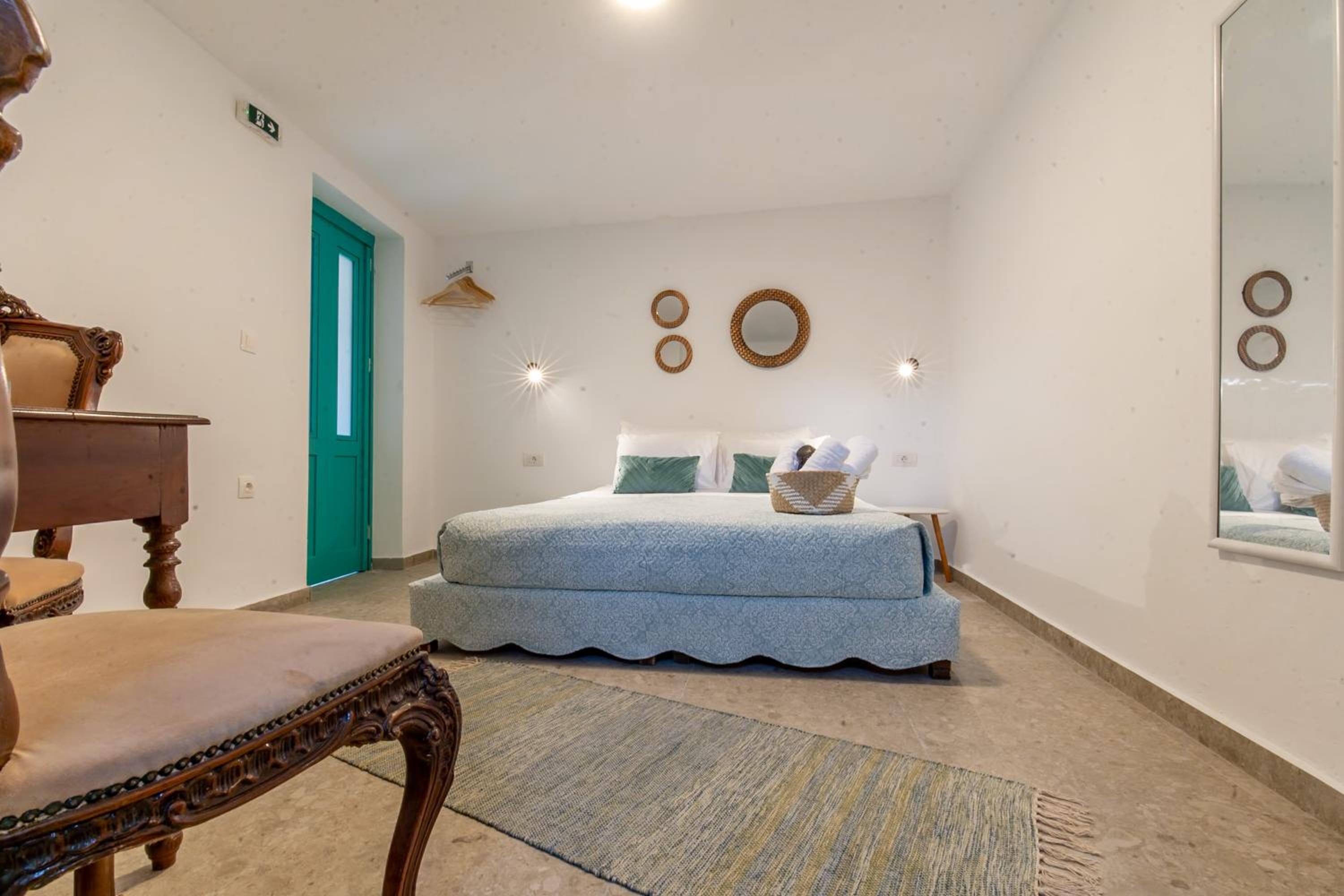 One-Bedroom Apartment photo 3