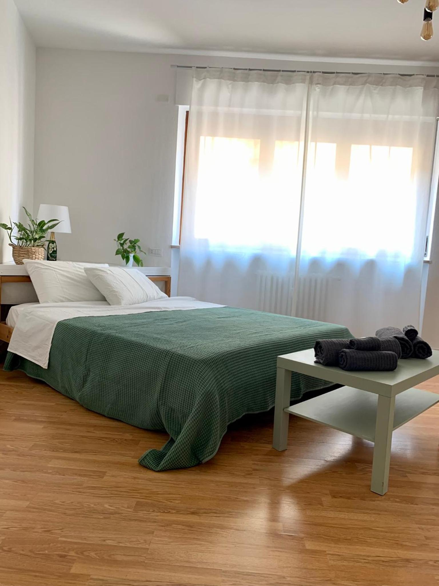 One-Bedroom Apartment photo 1