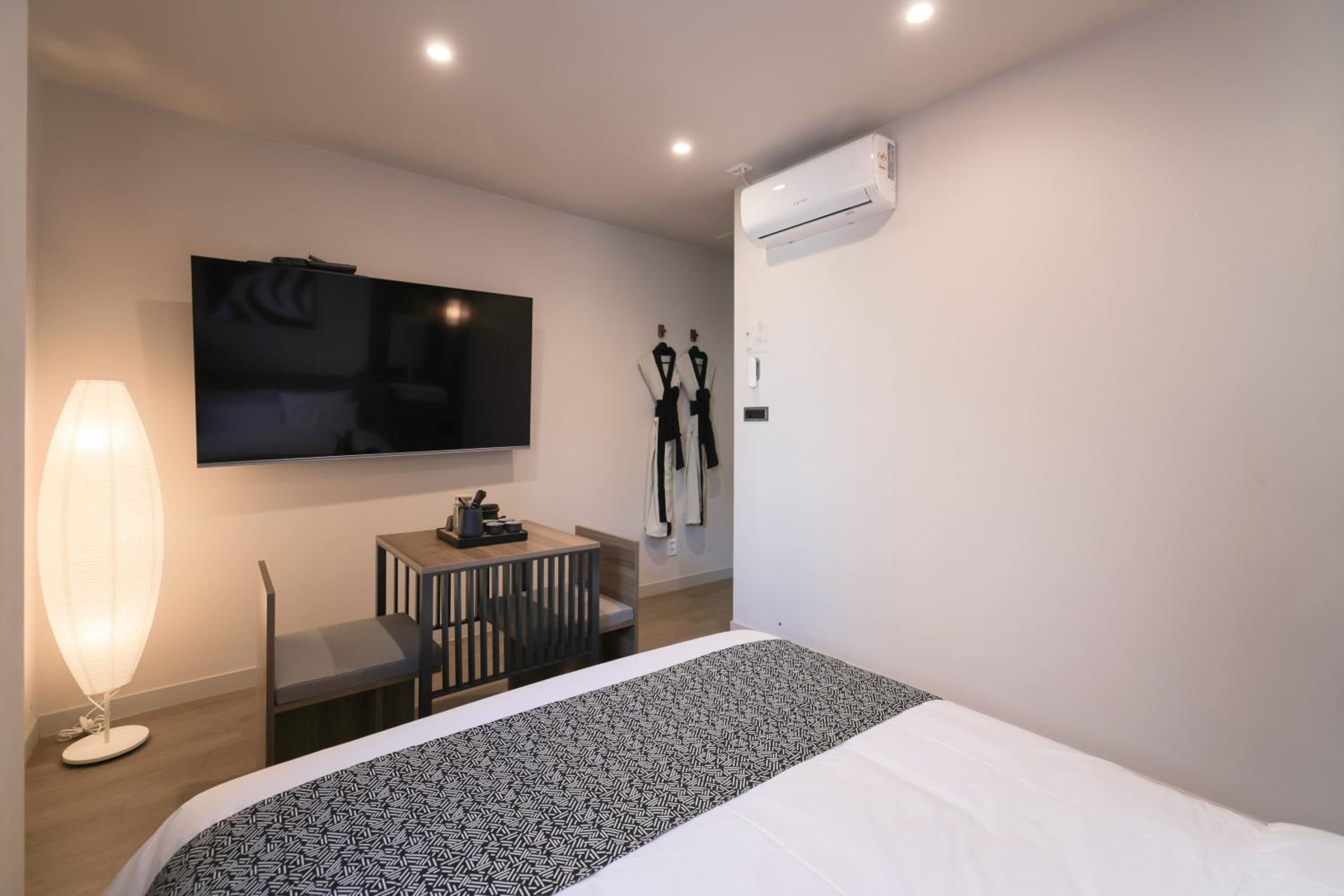 Standard Double Room - Photo 4