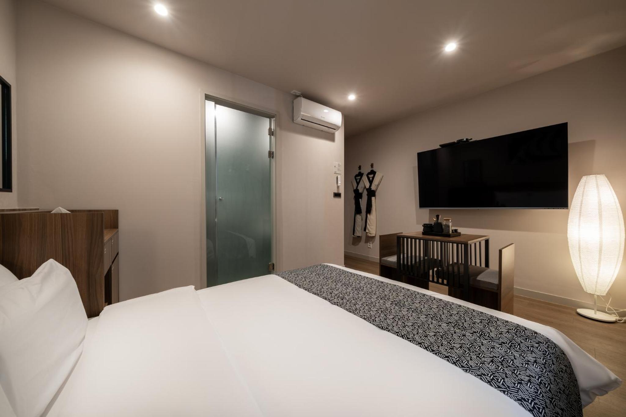 Standard Double Room - Photo 7