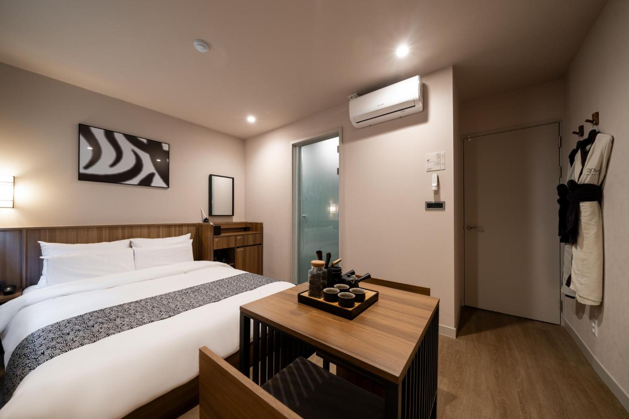 Standard Double Room - Photo 8