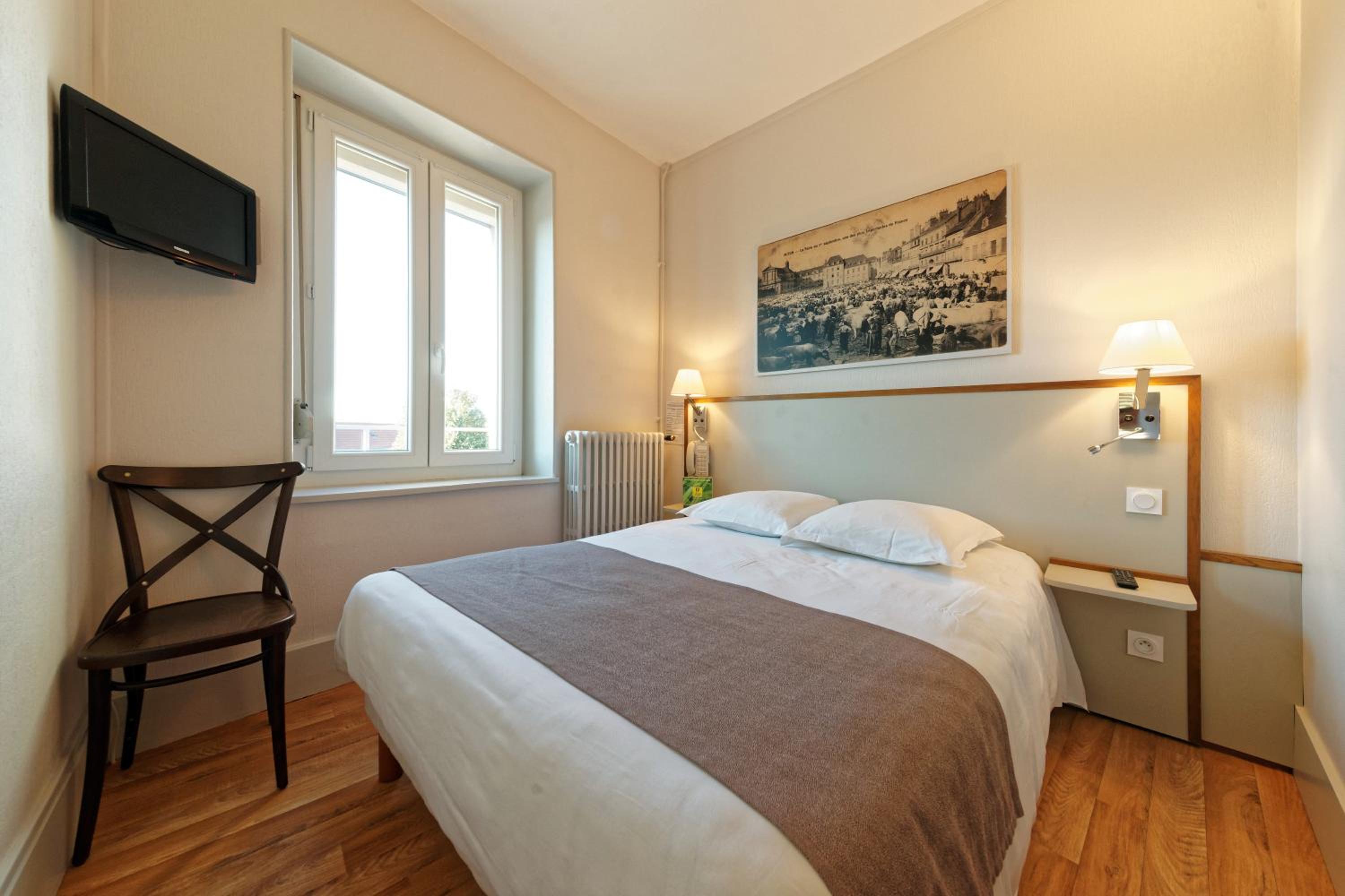Budget Double Room - Photo 5