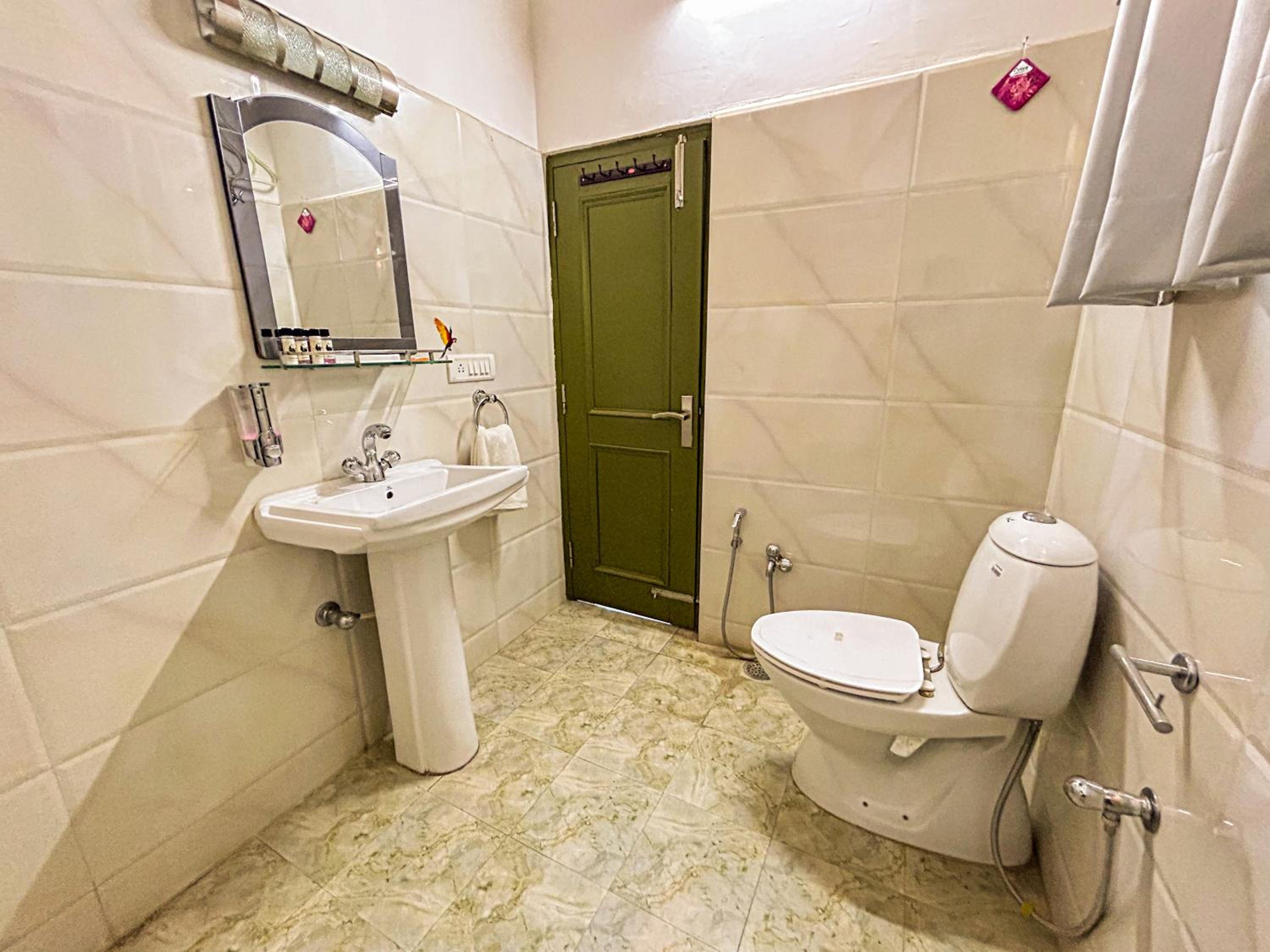 Deluxe Double Room with Balcony photo 3