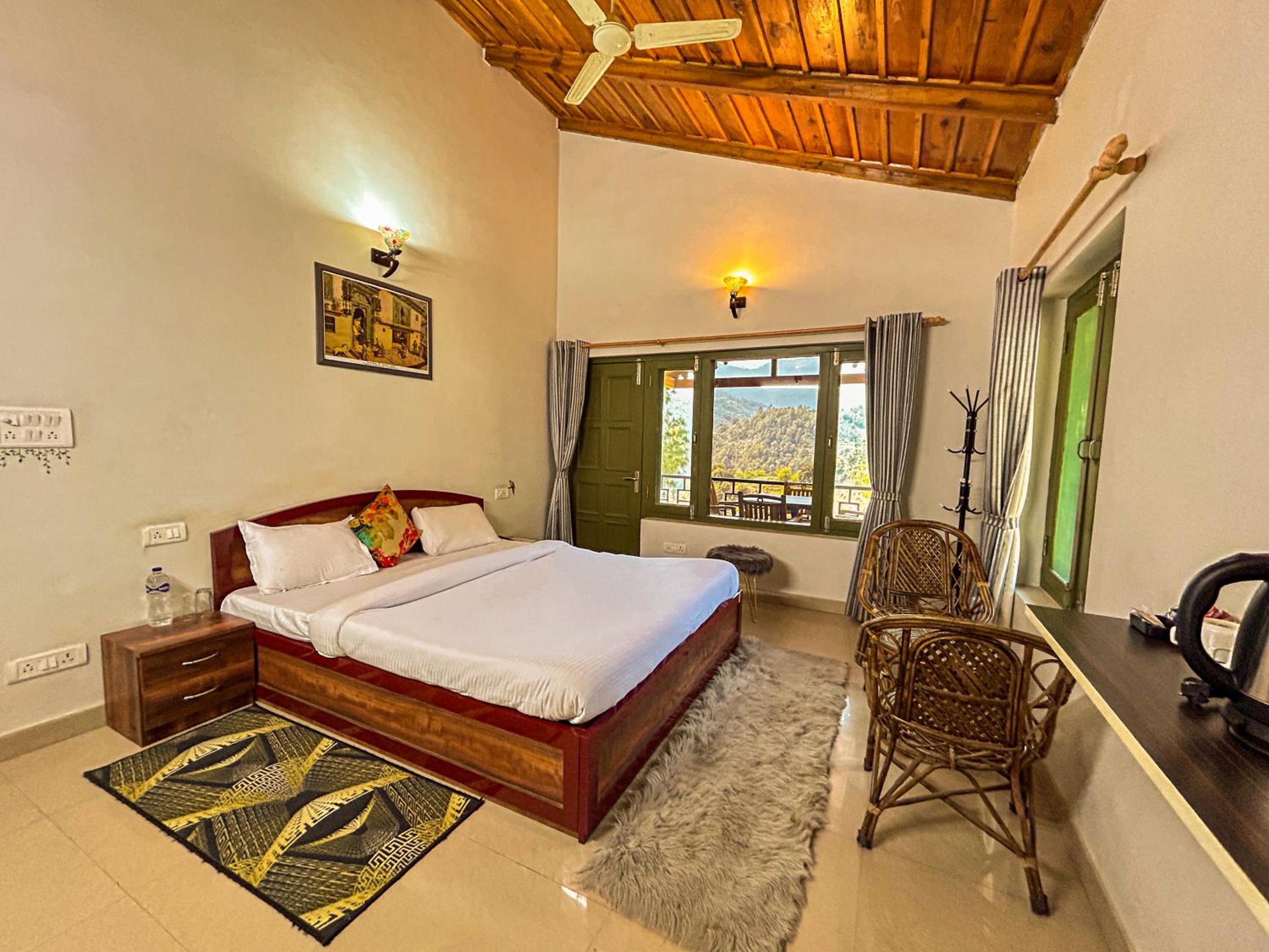 Deluxe Double Room with Balcony photo 1