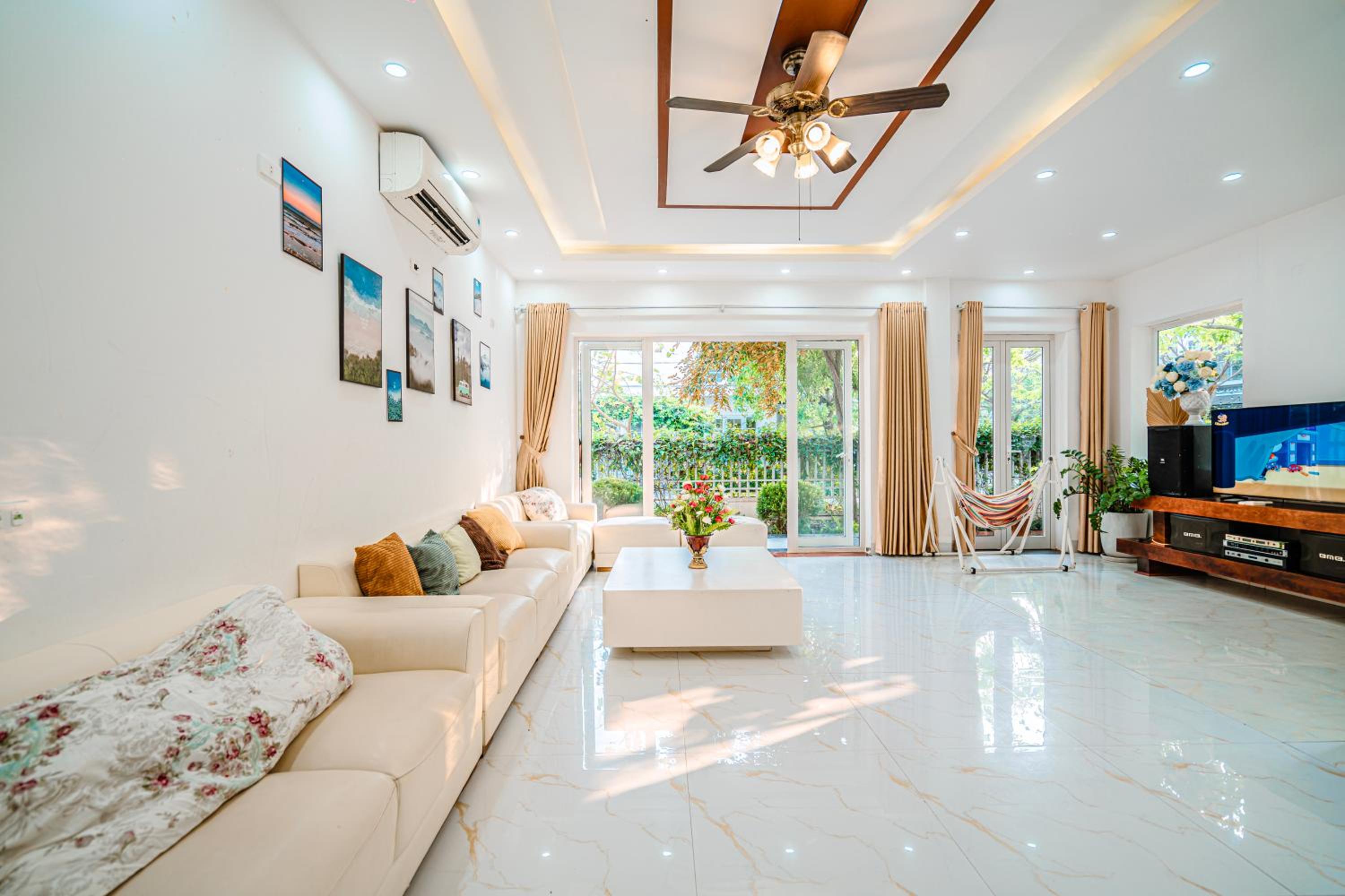 Villa photo 1