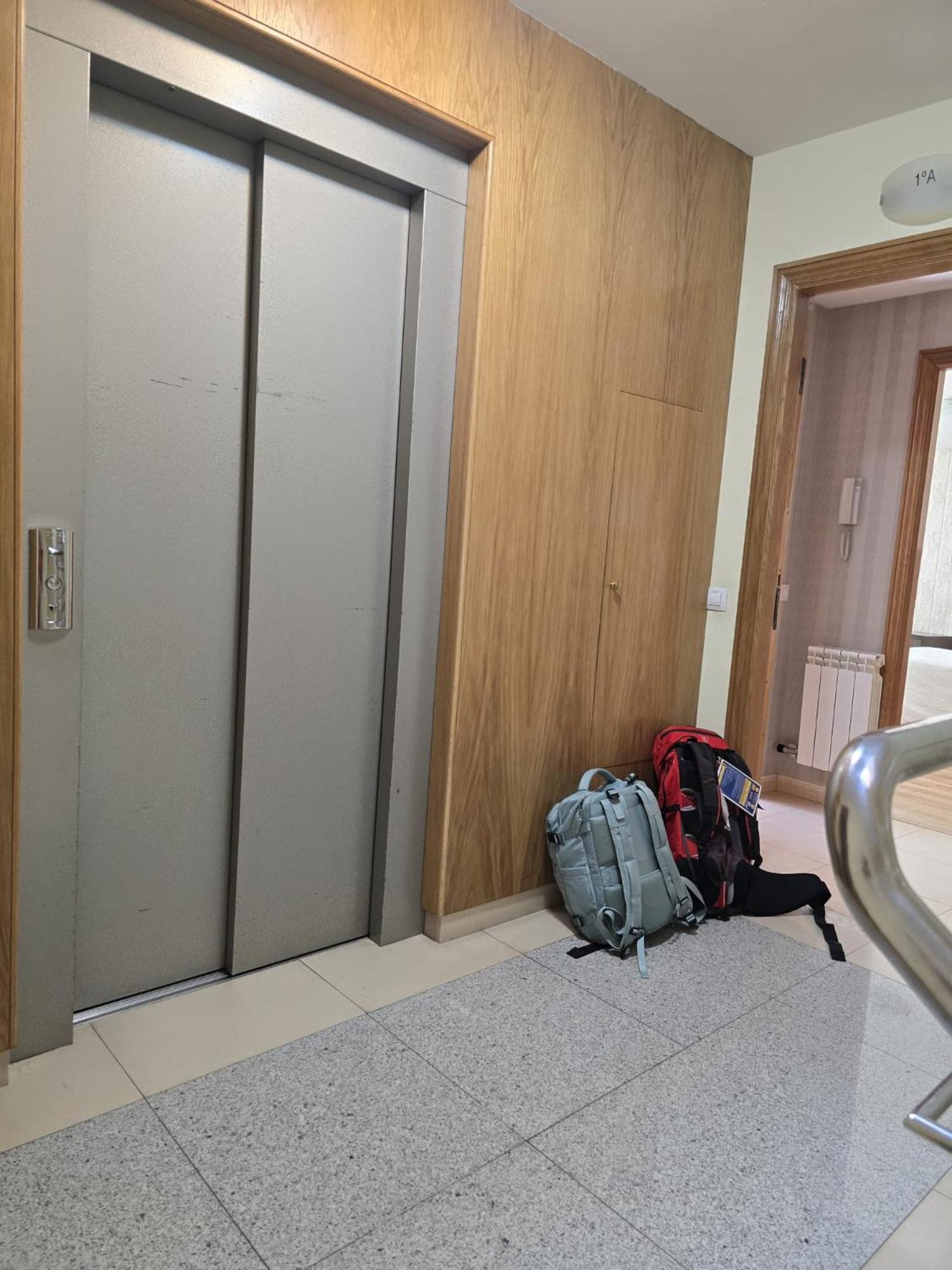 Double Room with Private Bathroom - Photo 2