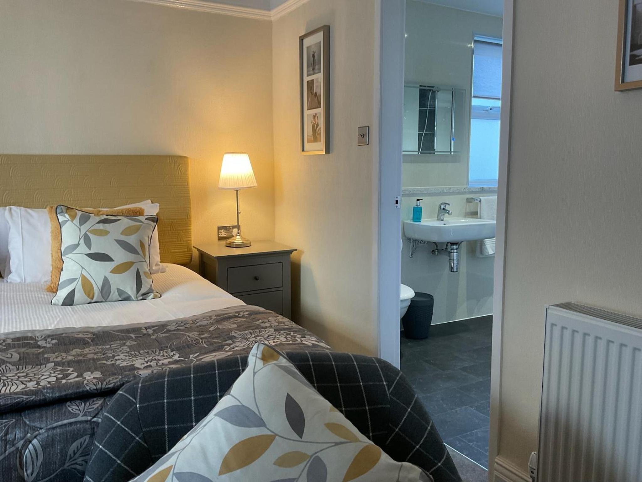 Double Room with Private Bathroom photo 3