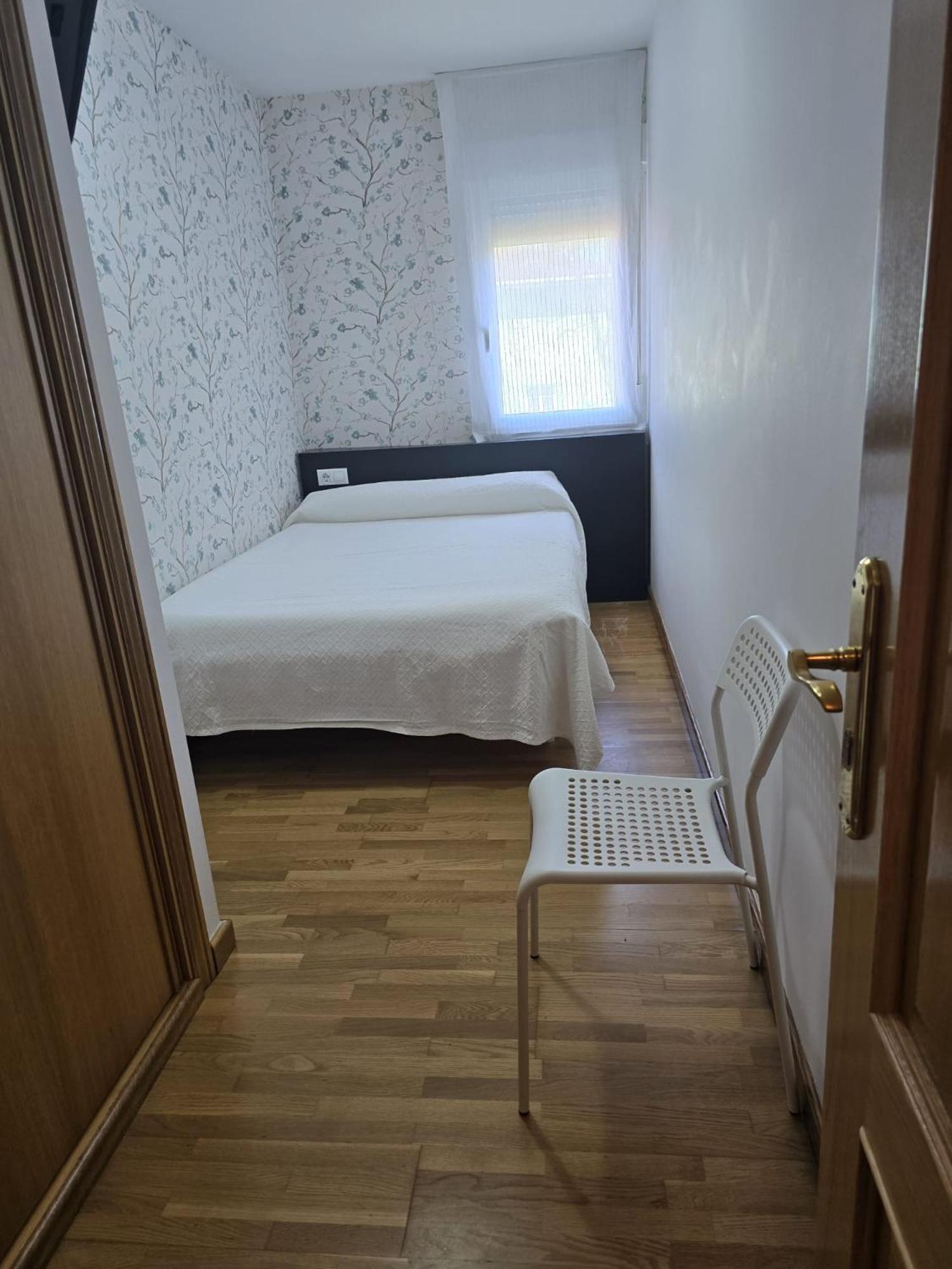 Habitación individual con baño compartido