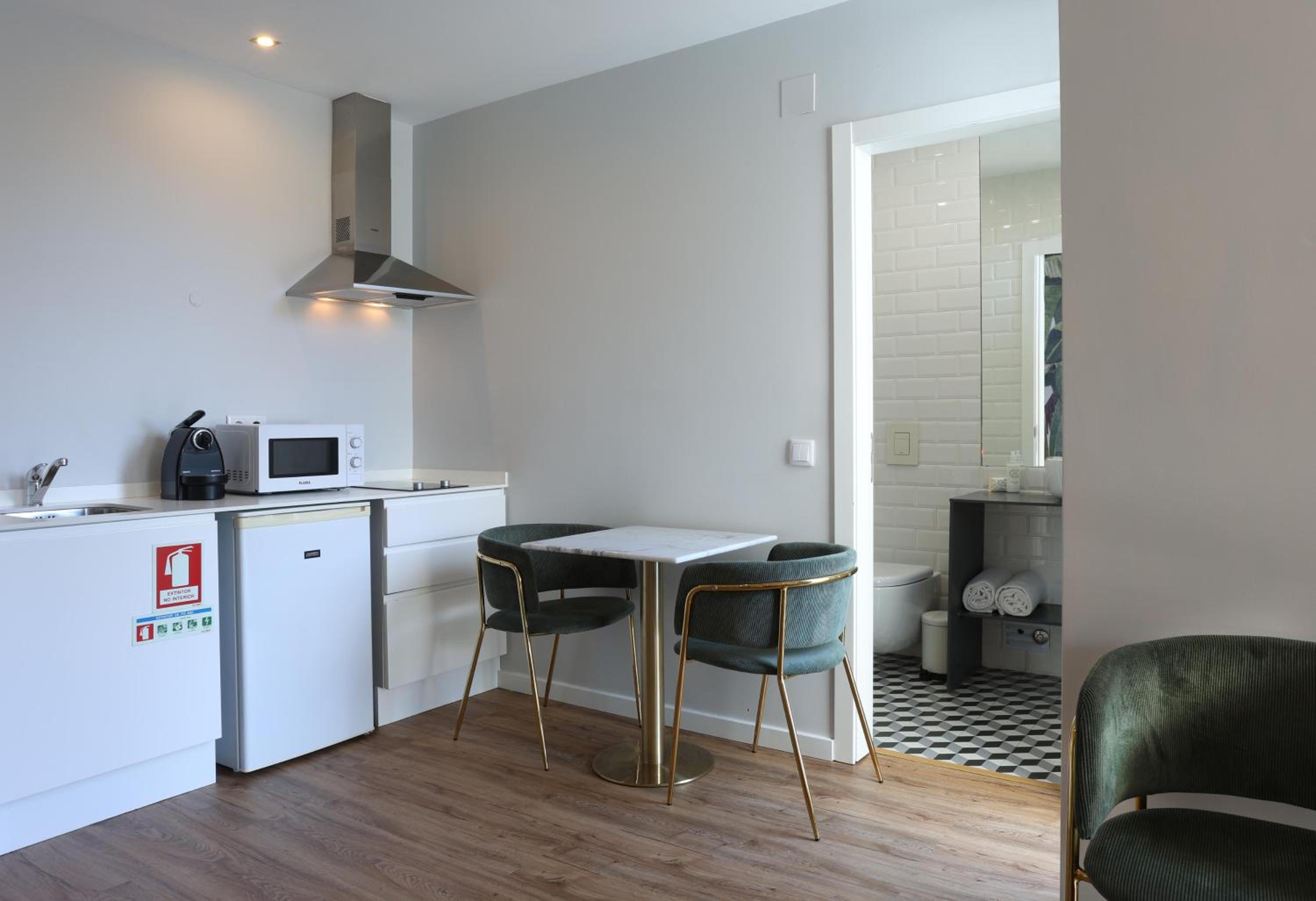 Superior Double Room with Balcony and Kitchenette - Photo 14