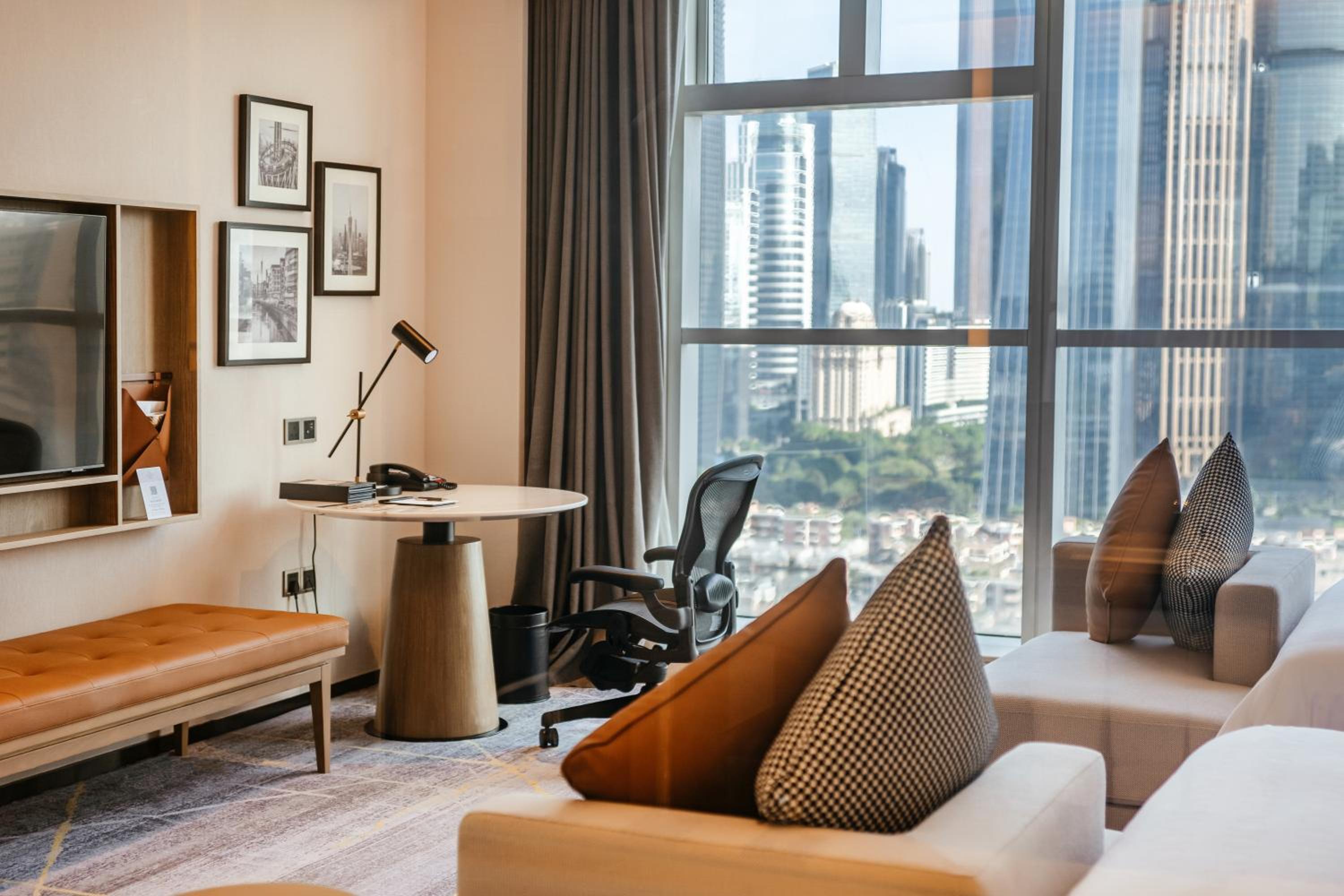 Deluxe, Guest room, 2 Twin/Single Bed(s), City view - Photo 2