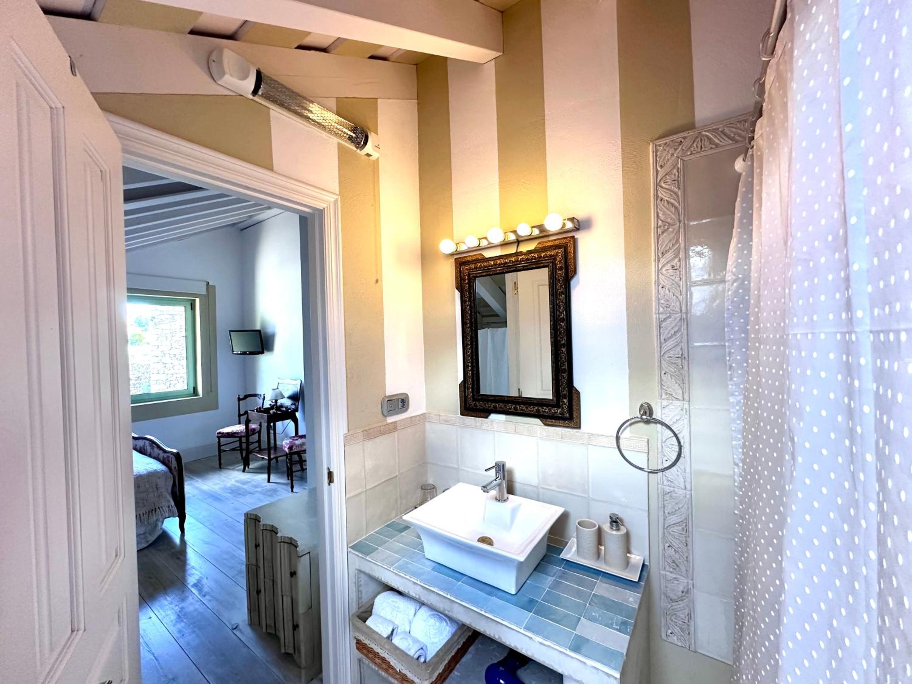 Double Room - Photo 6