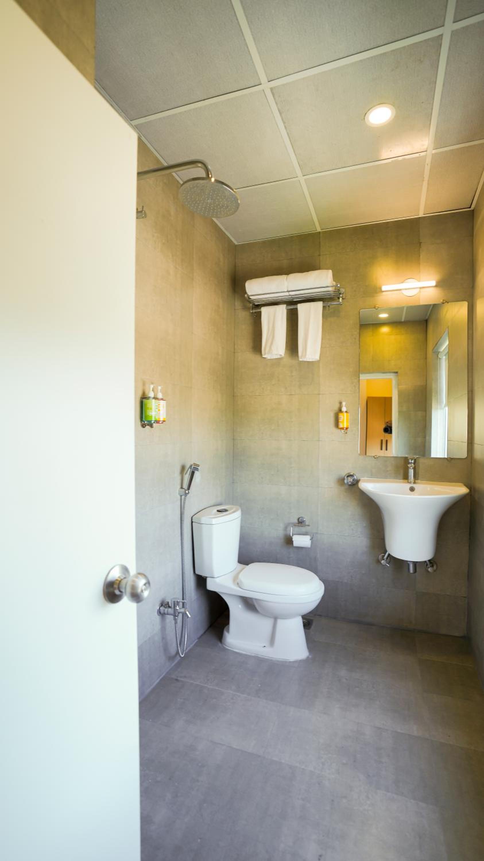 Standard King Room - Photo 2