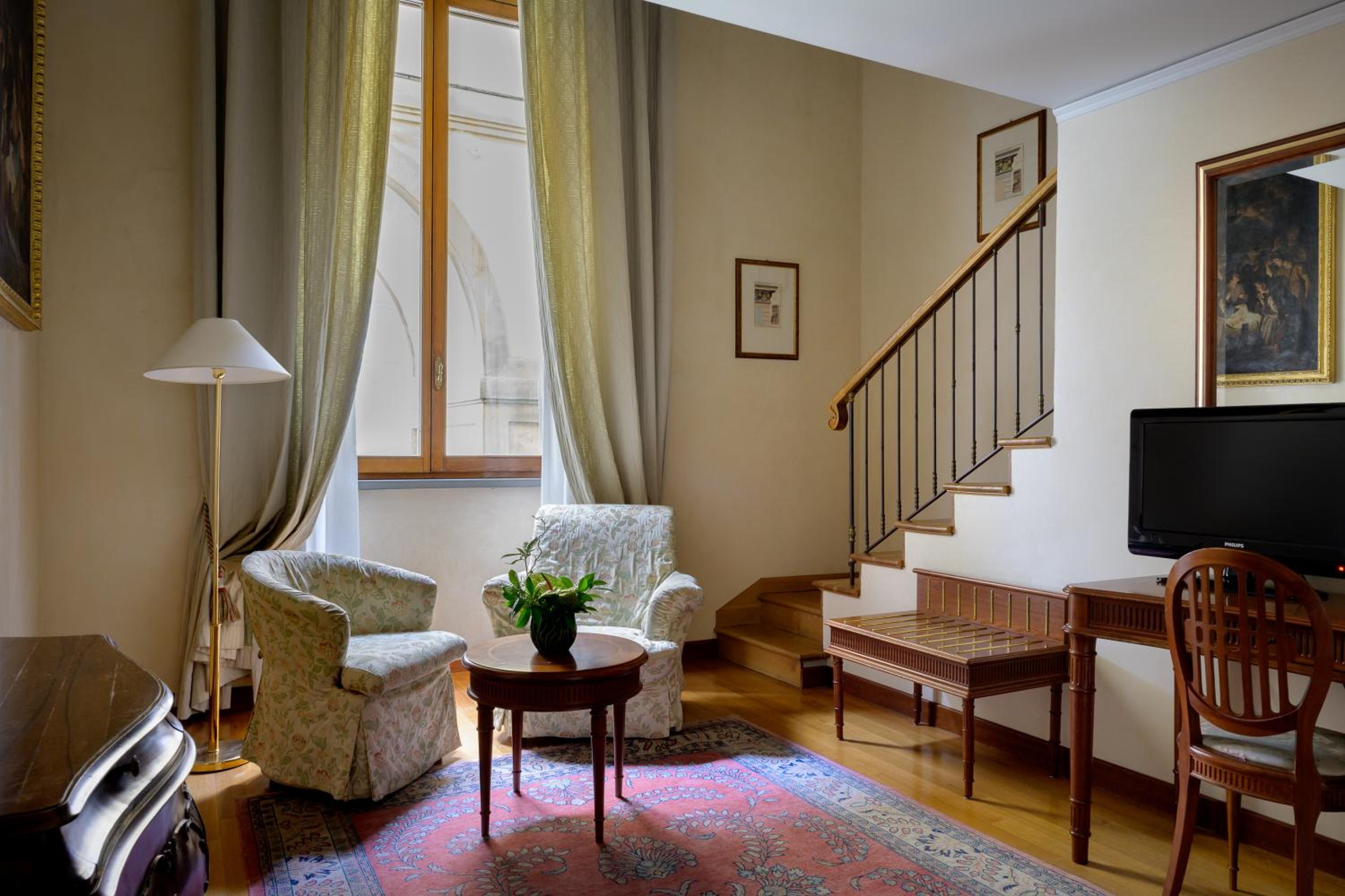 Deluxe Junior Suite thumbnail 6