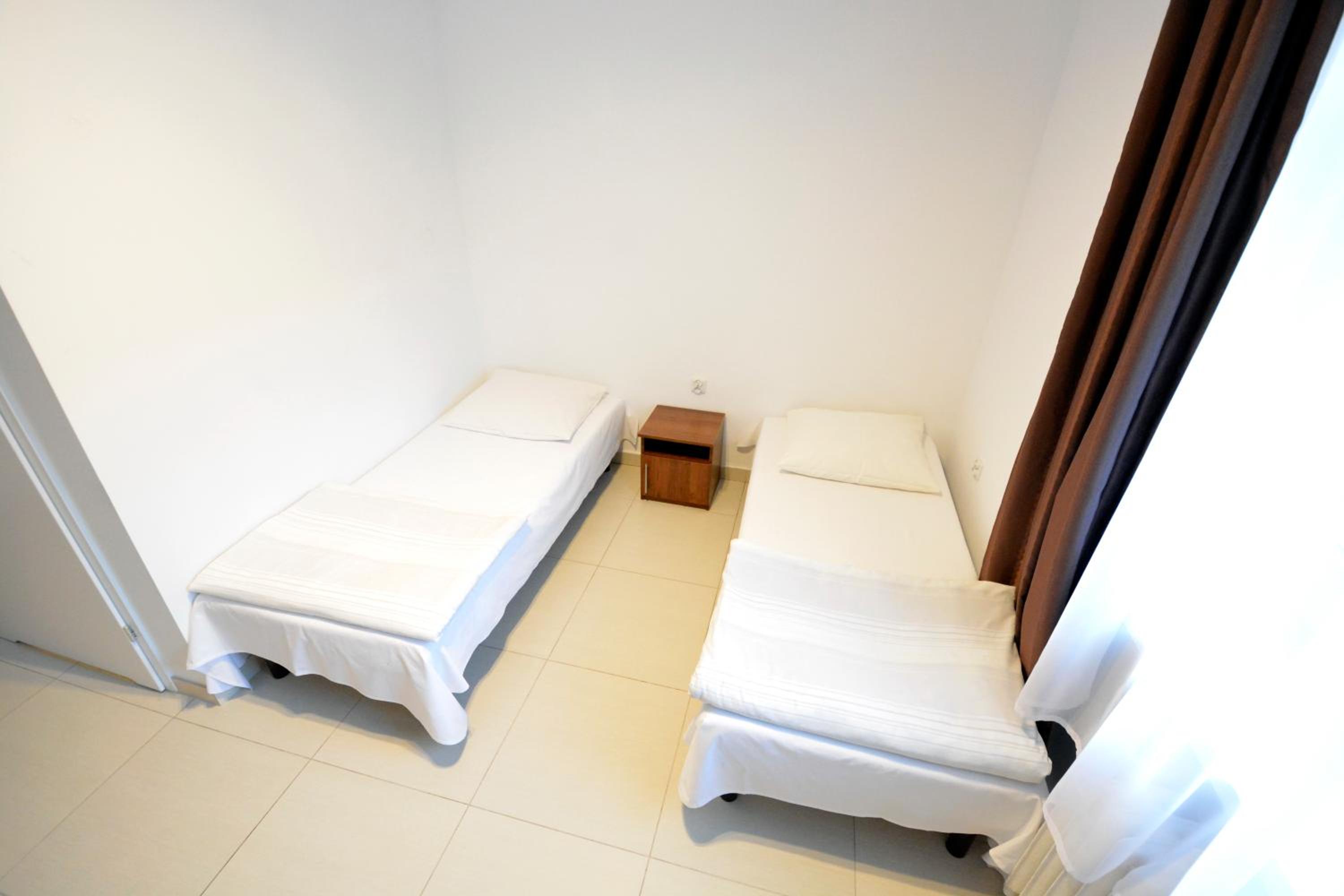 Double Room with Private Bathroom - Photo 12