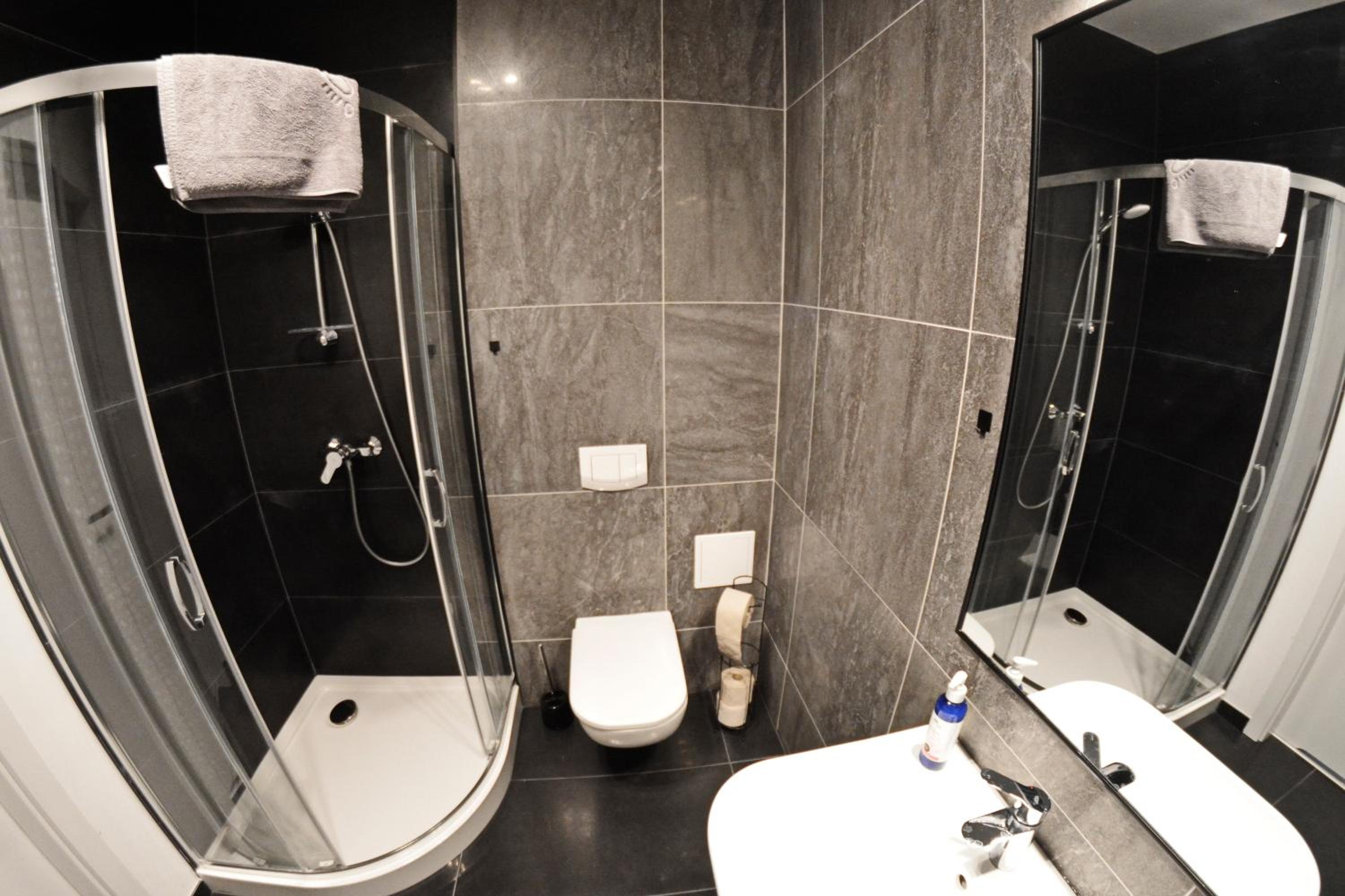 Double Room with Private Bathroom - Photo 6