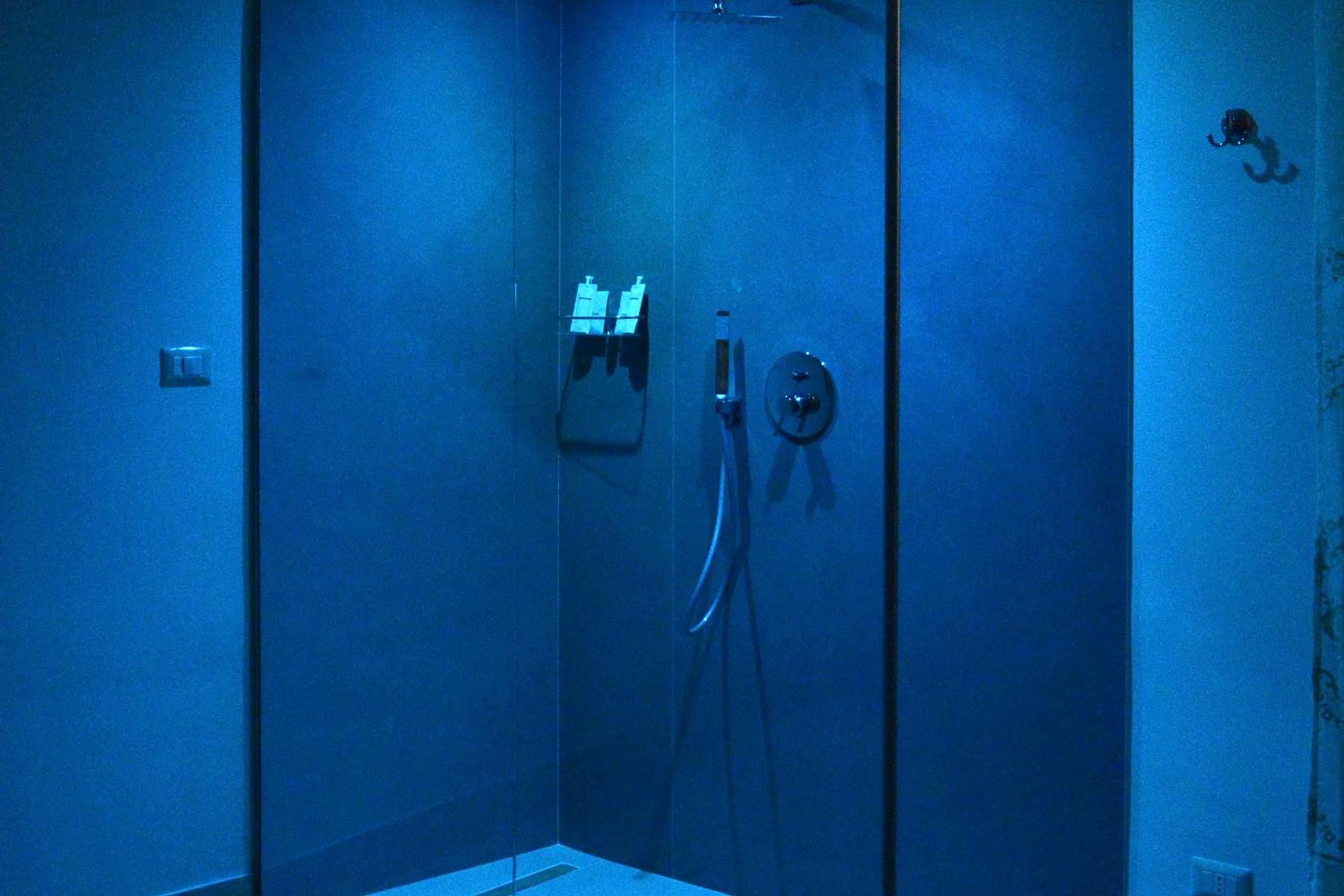 Suite - Photo 11