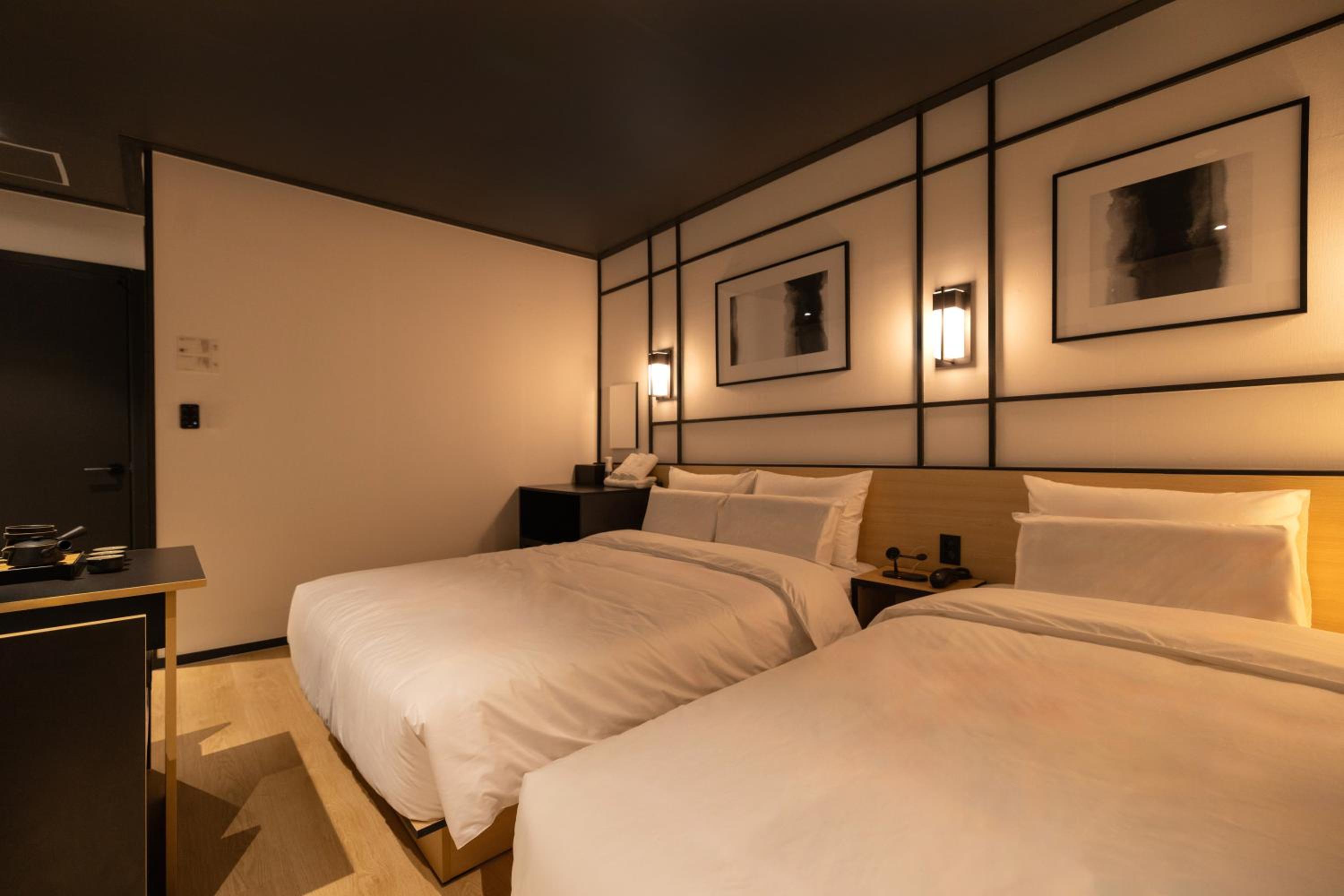 Standard Twin Room - Photo 4