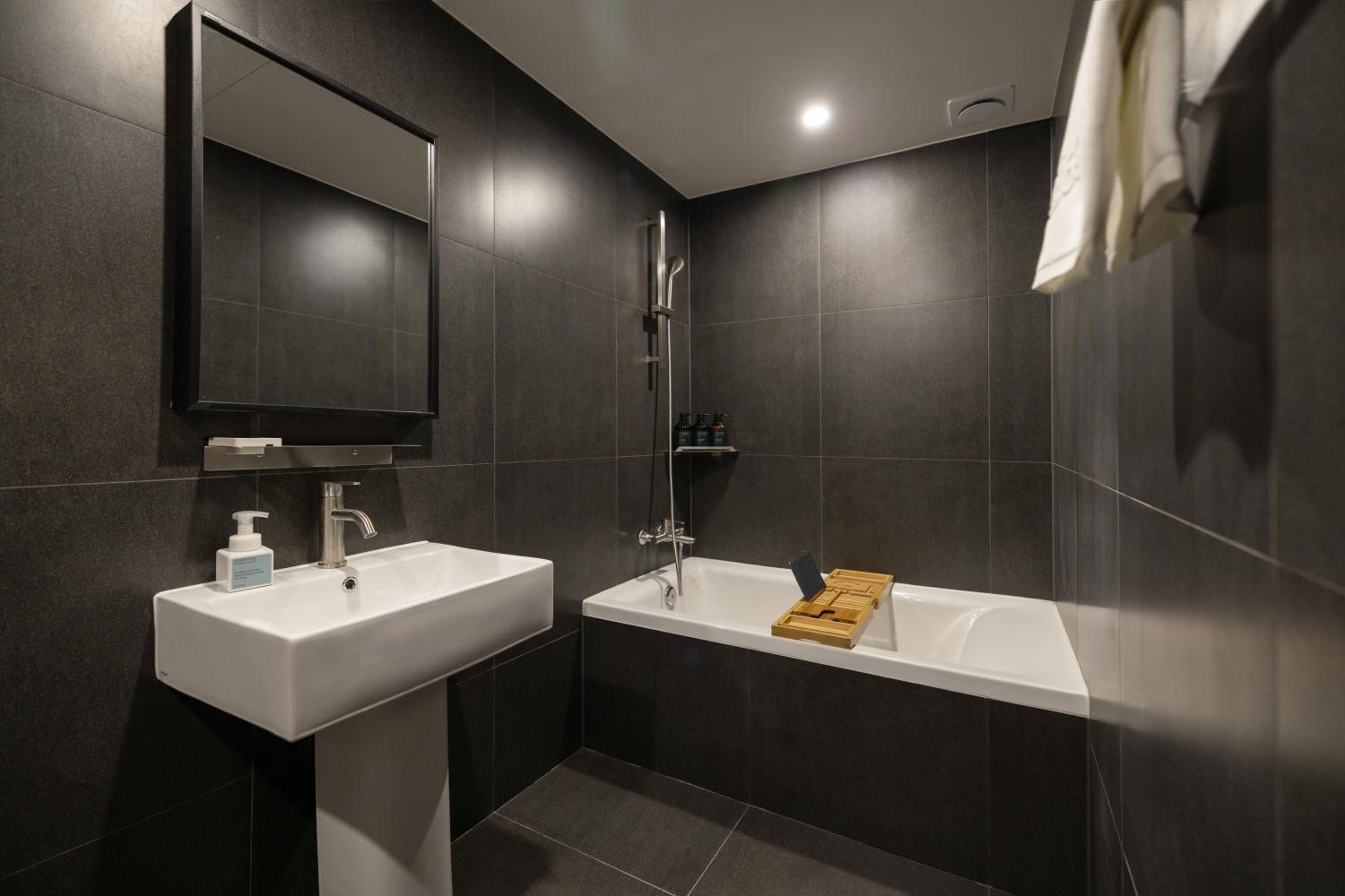 Standard Double Room - Photo 6