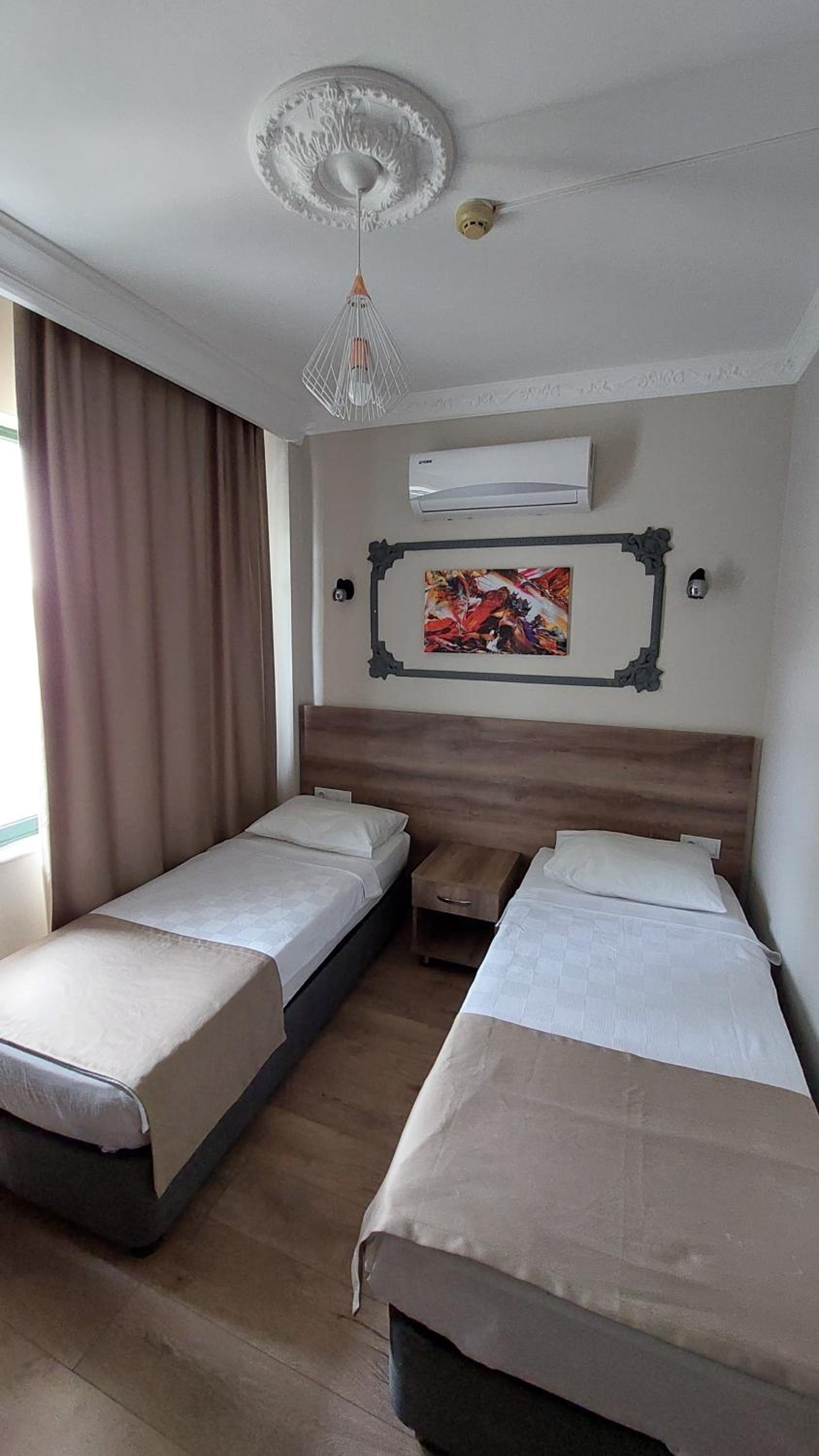 Double or Twin Room with Balcony - Photo 4