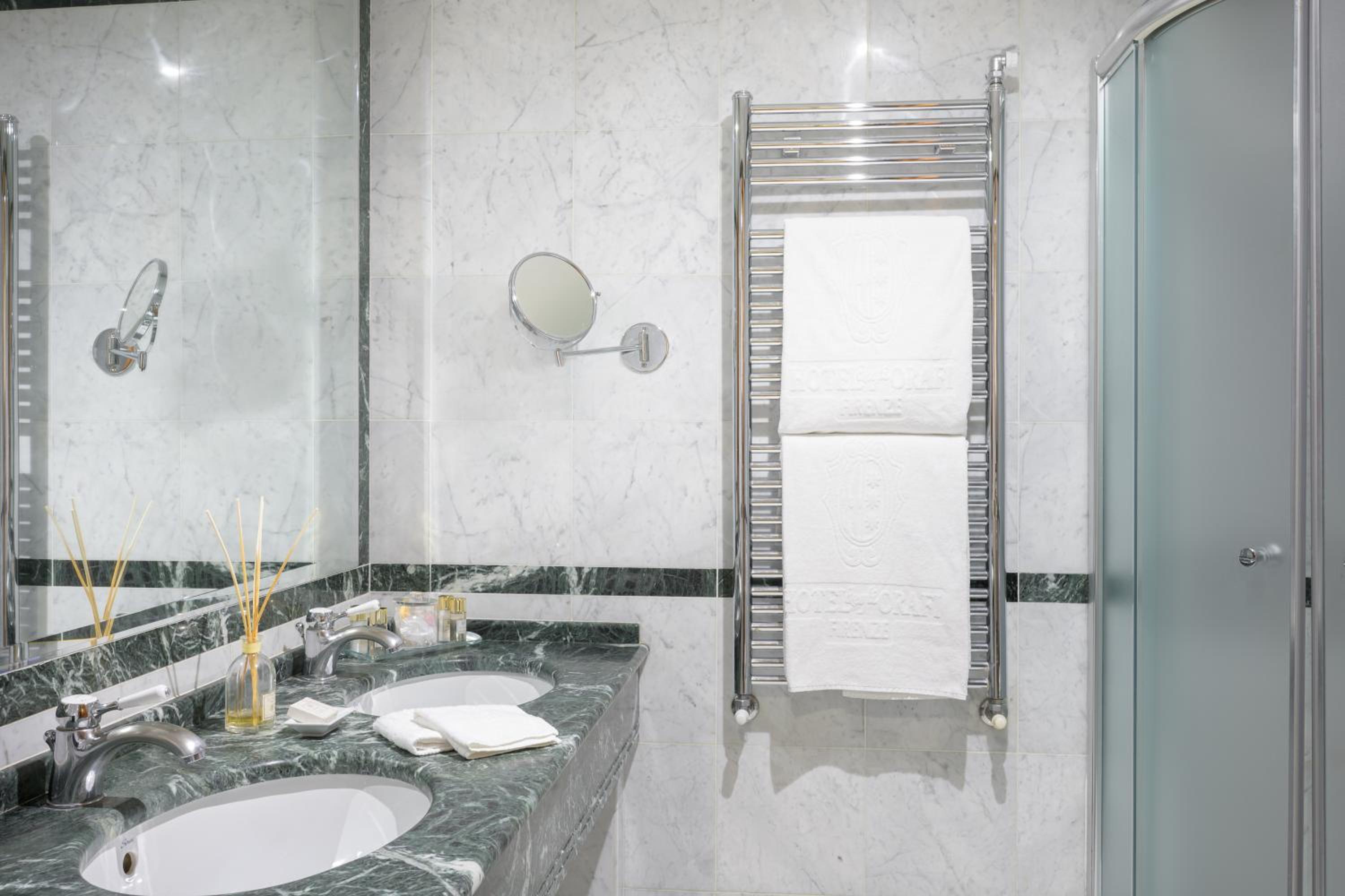 Classic Double or Twin Room - Photo 7