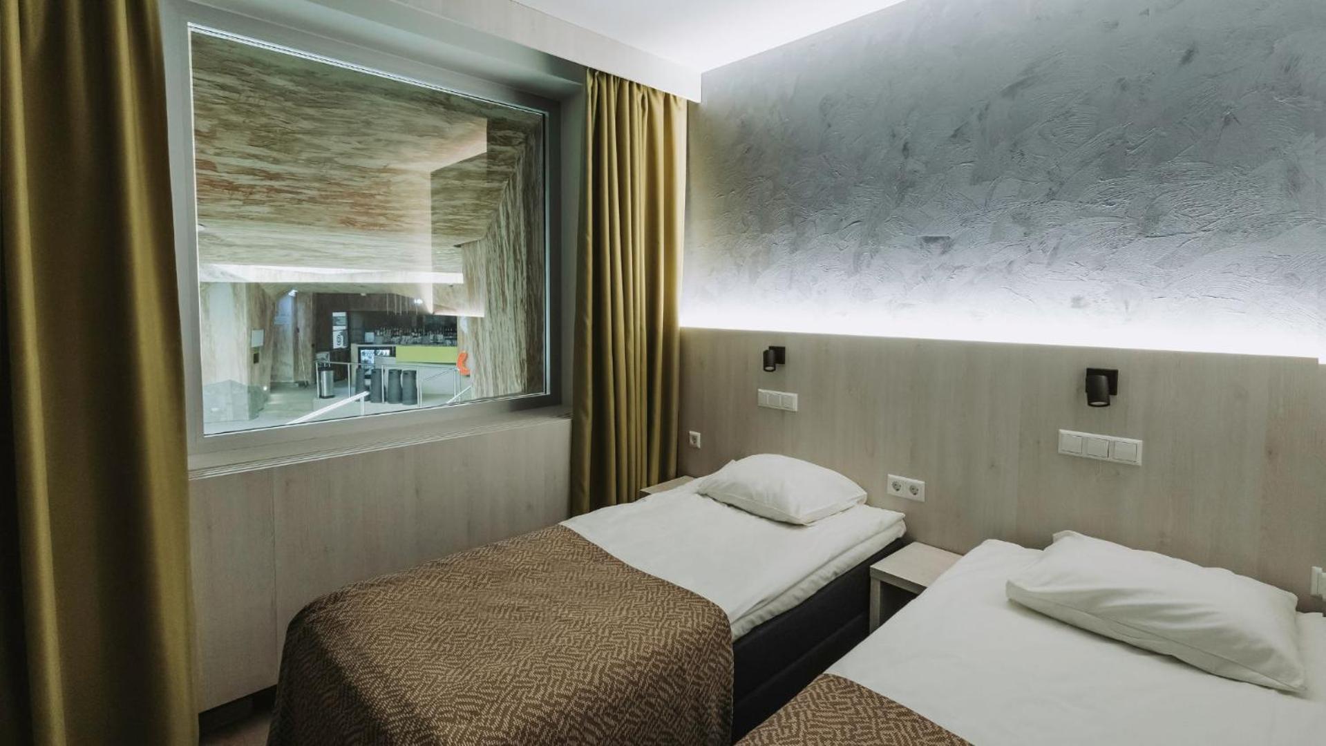 Twin Room with No External View & Spa access - Photo 1