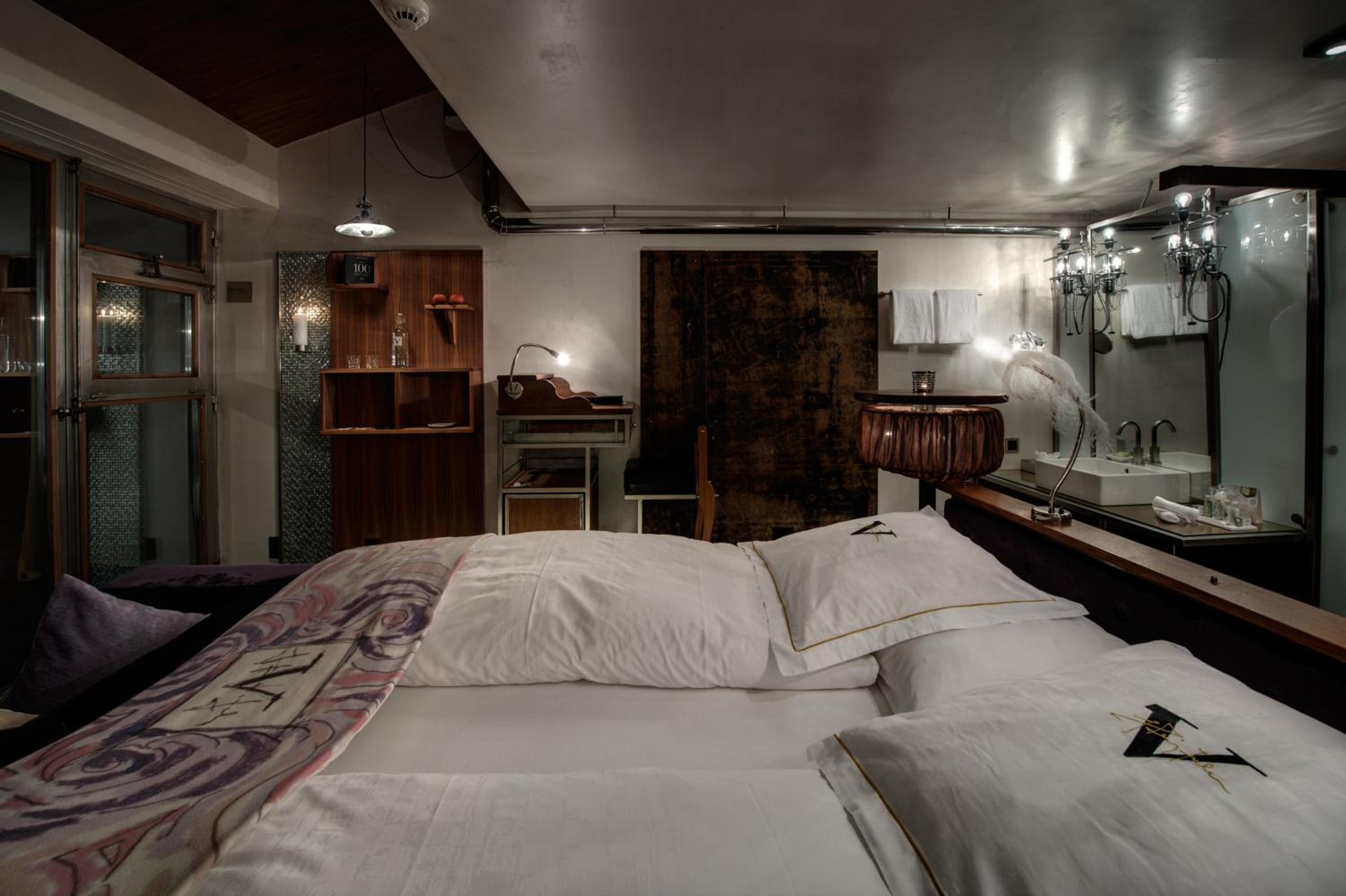 Cozy Art Double Room - Photo 1
