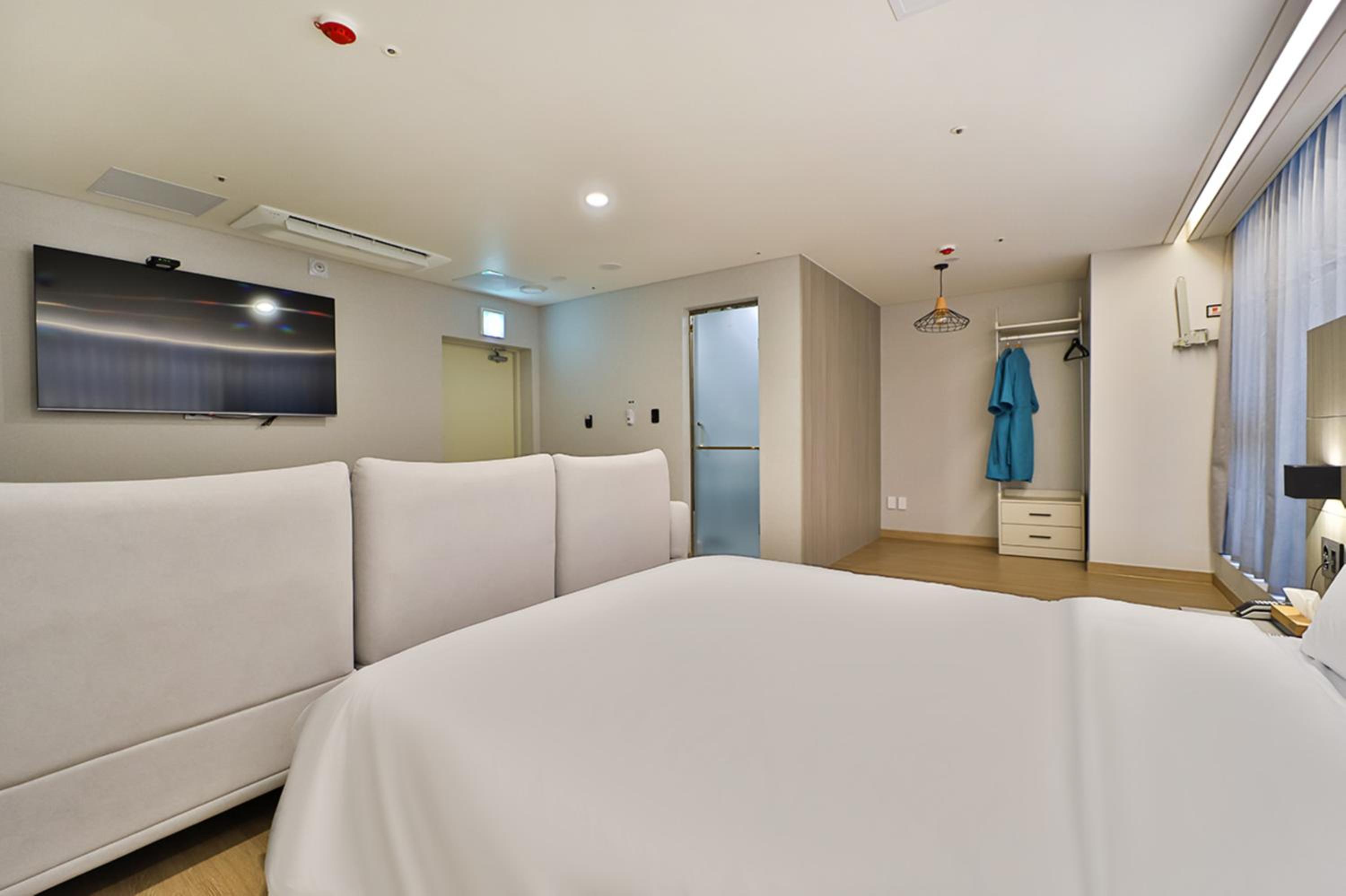Deluxe Double Room - Photo 10