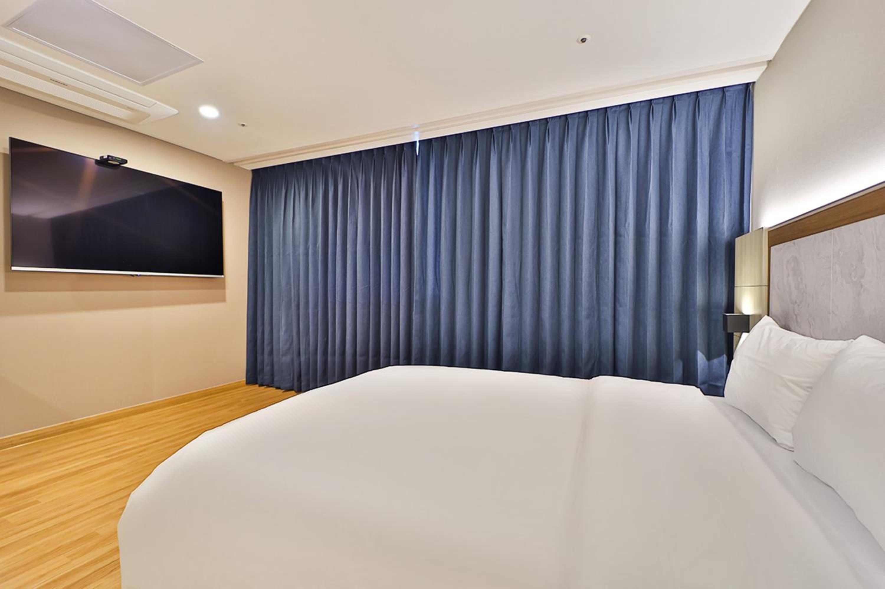 Deluxe Double Room - Photo 8