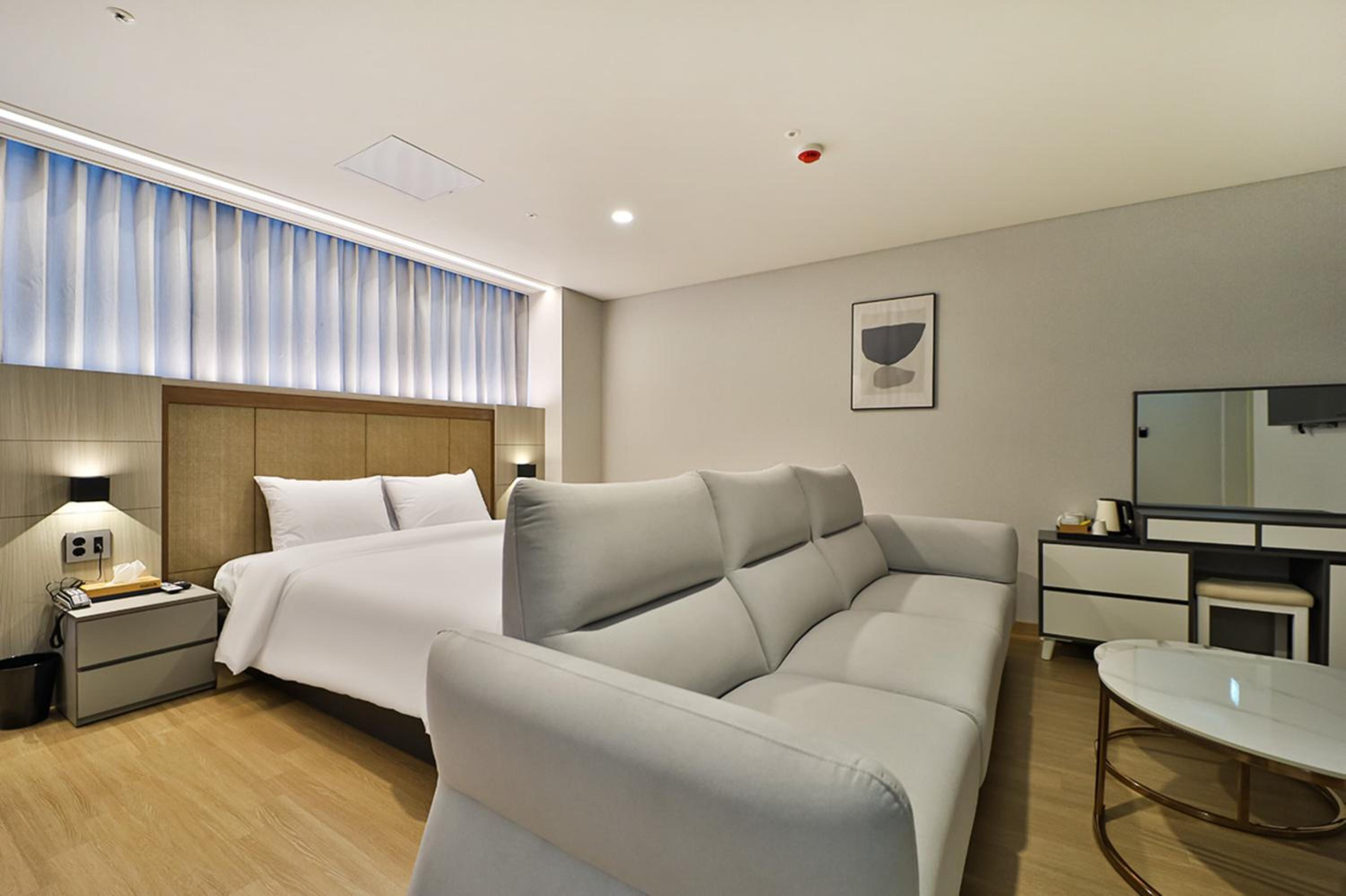 Deluxe Double Room - Photo 17