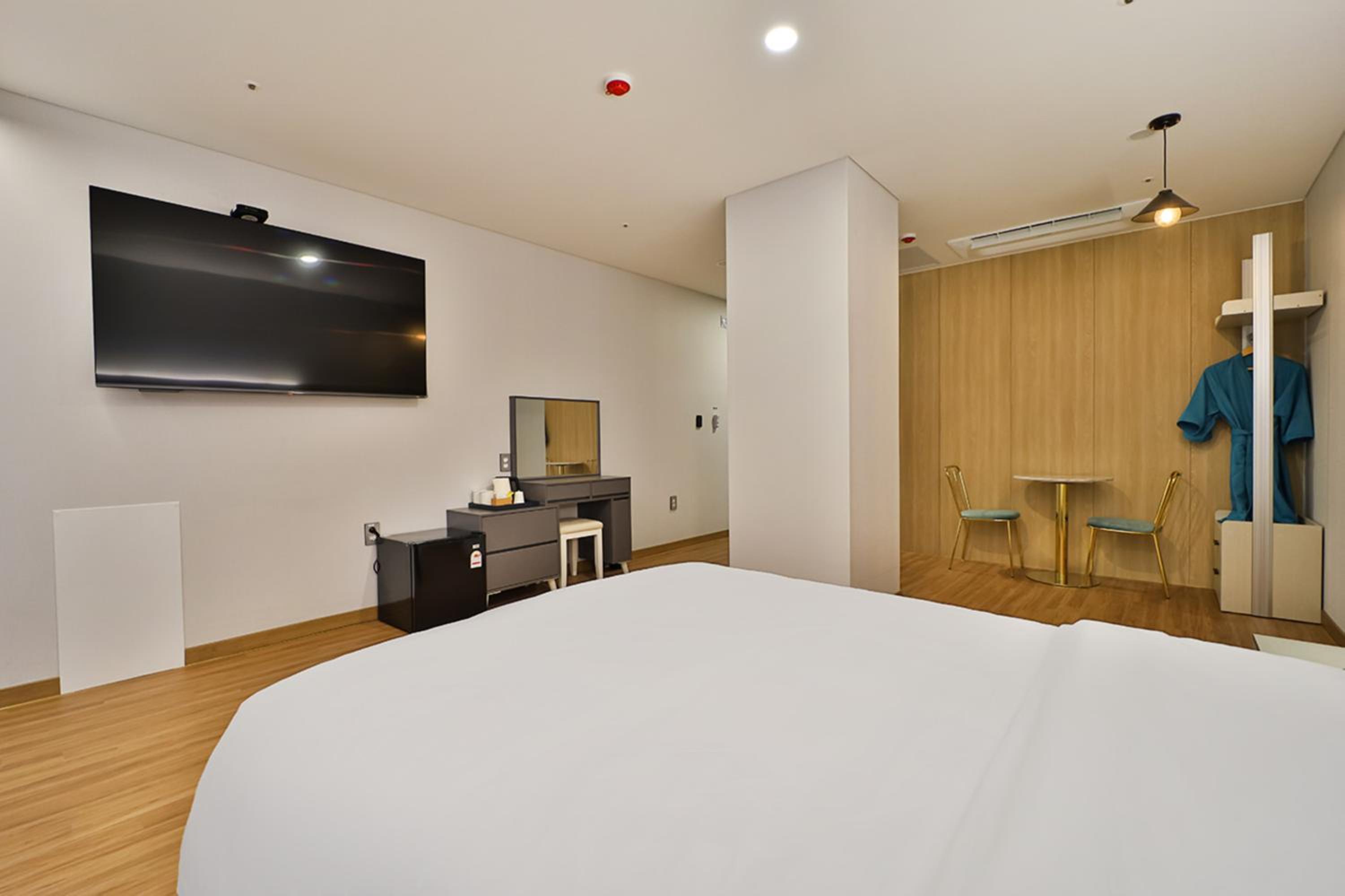 Deluxe Double Room - Photo 19