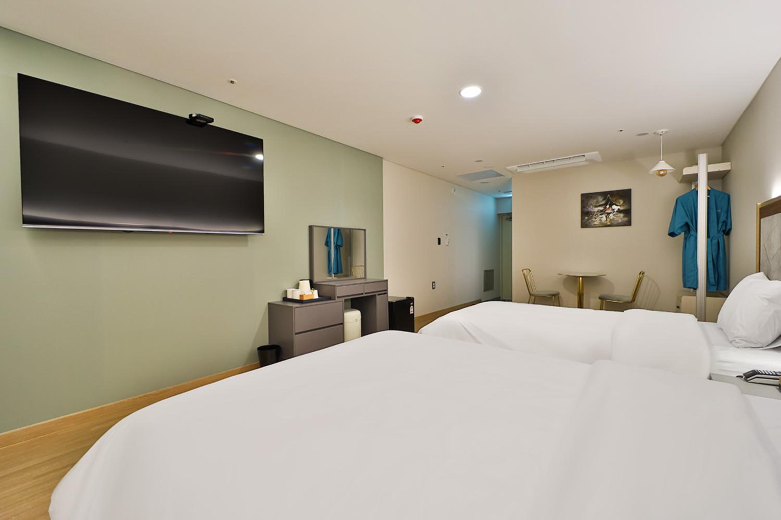 Deluxe Twin Room - Photo 2