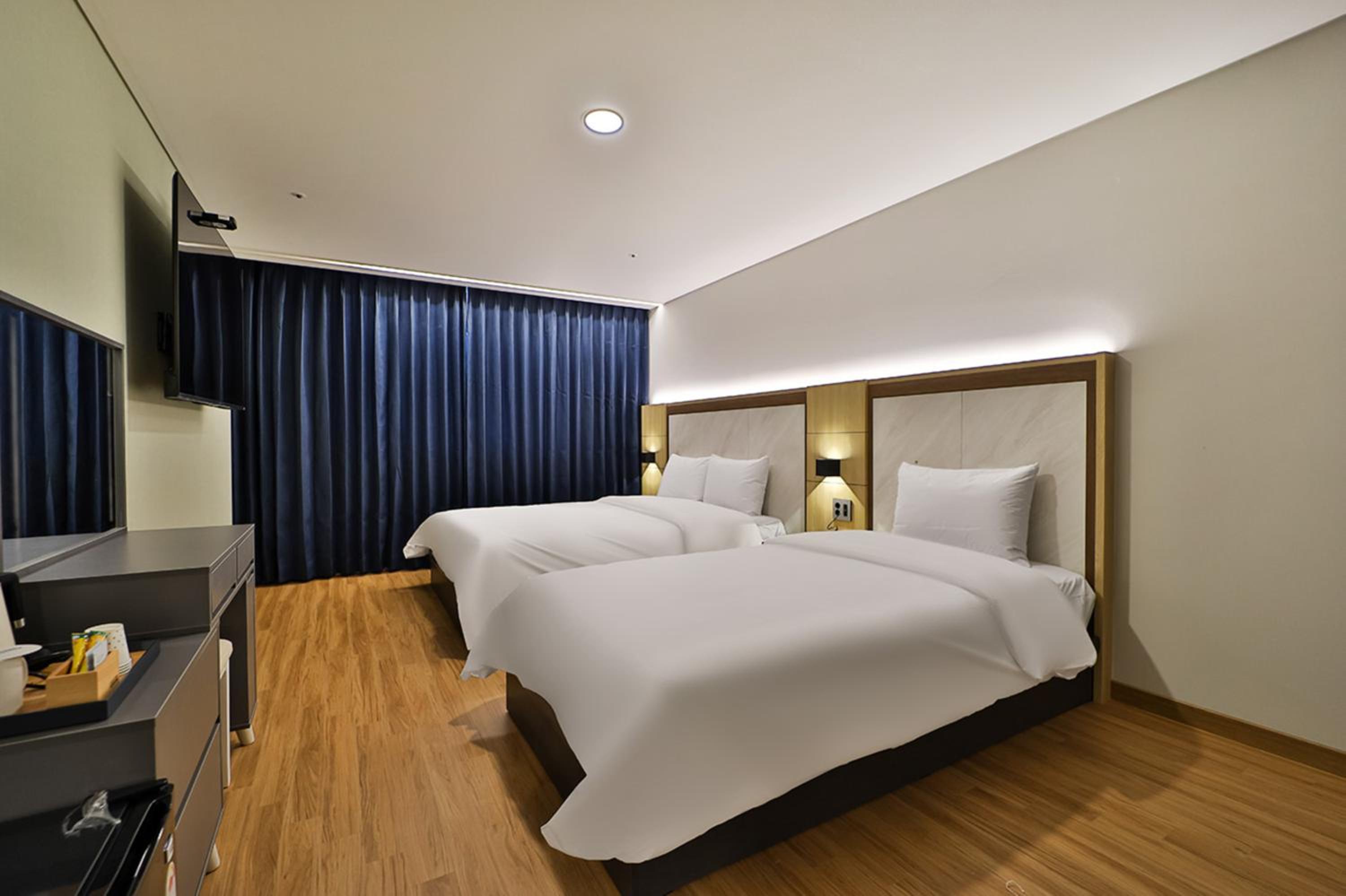 Deluxe Twin Room - Photo 3