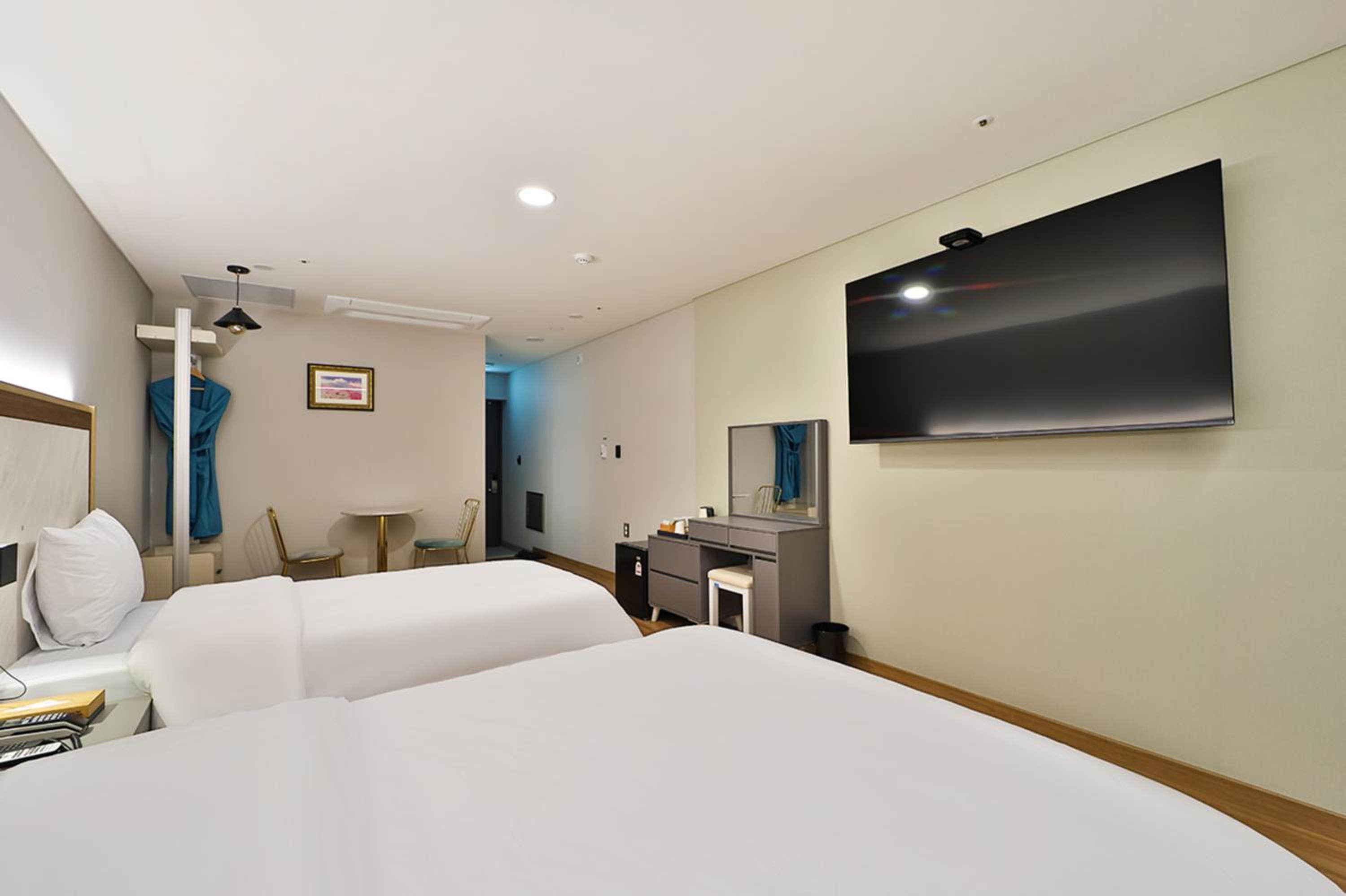 Deluxe Twin Room - Photo 6