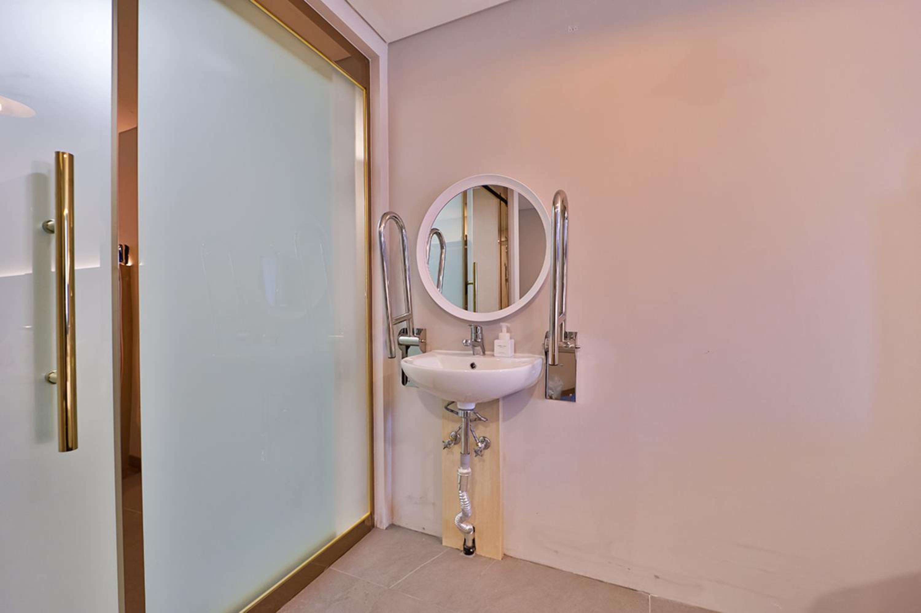Deluxe Twin Room - Photo 12