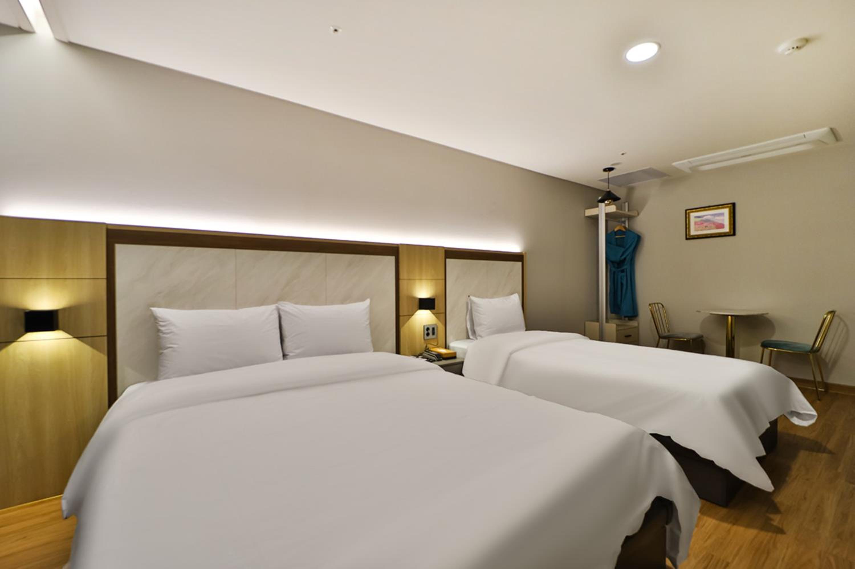 Deluxe Twin Room - Photo 5