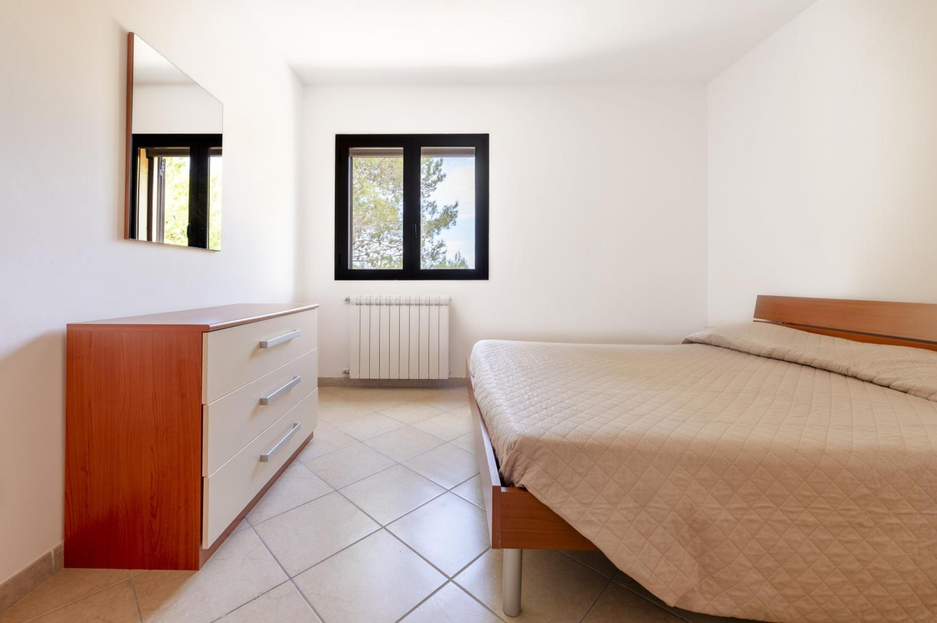 Superior One-Bedroom Apartment