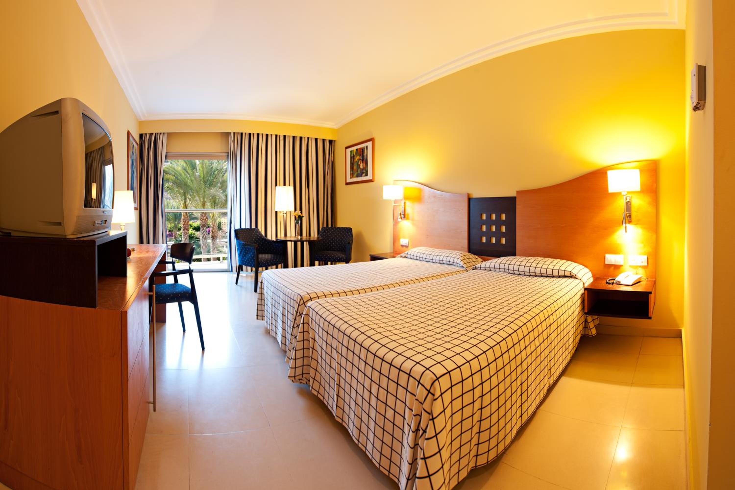 Double Room with Garden View (1 Adult + 1 Child) photo 3