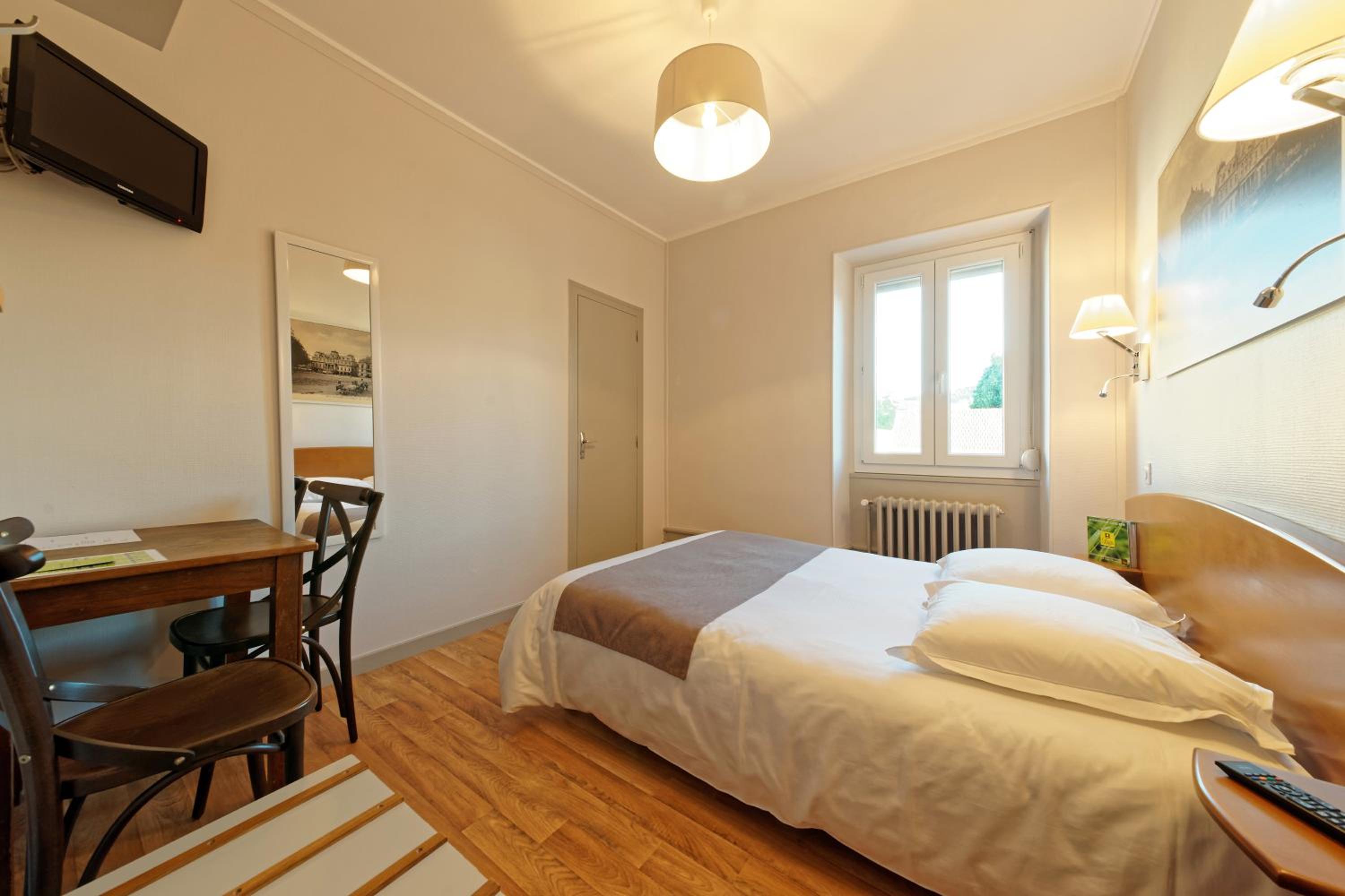 Budget Double Room - Photo 3