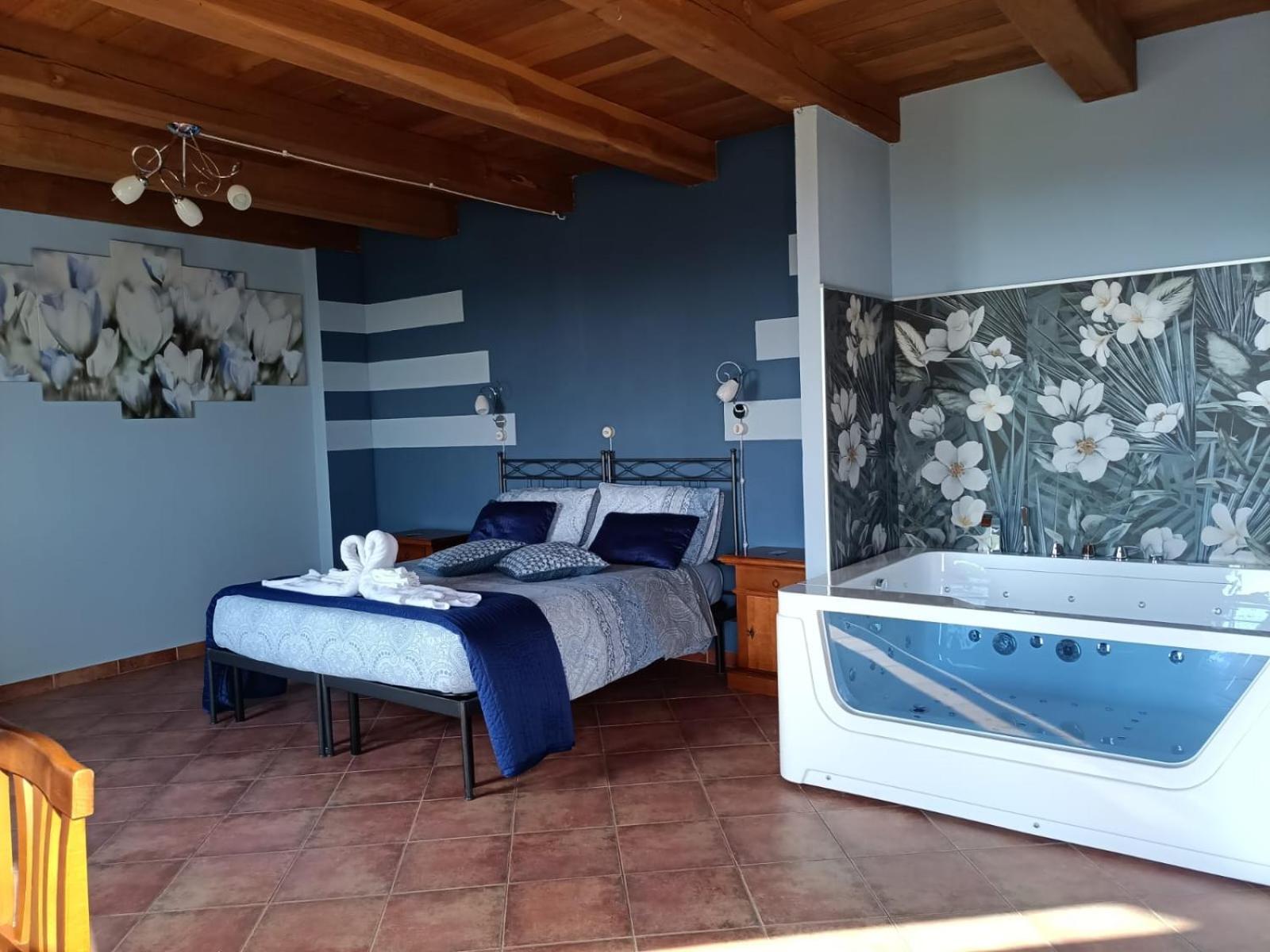 Superior Double or Twin Room with Pool View photo 2