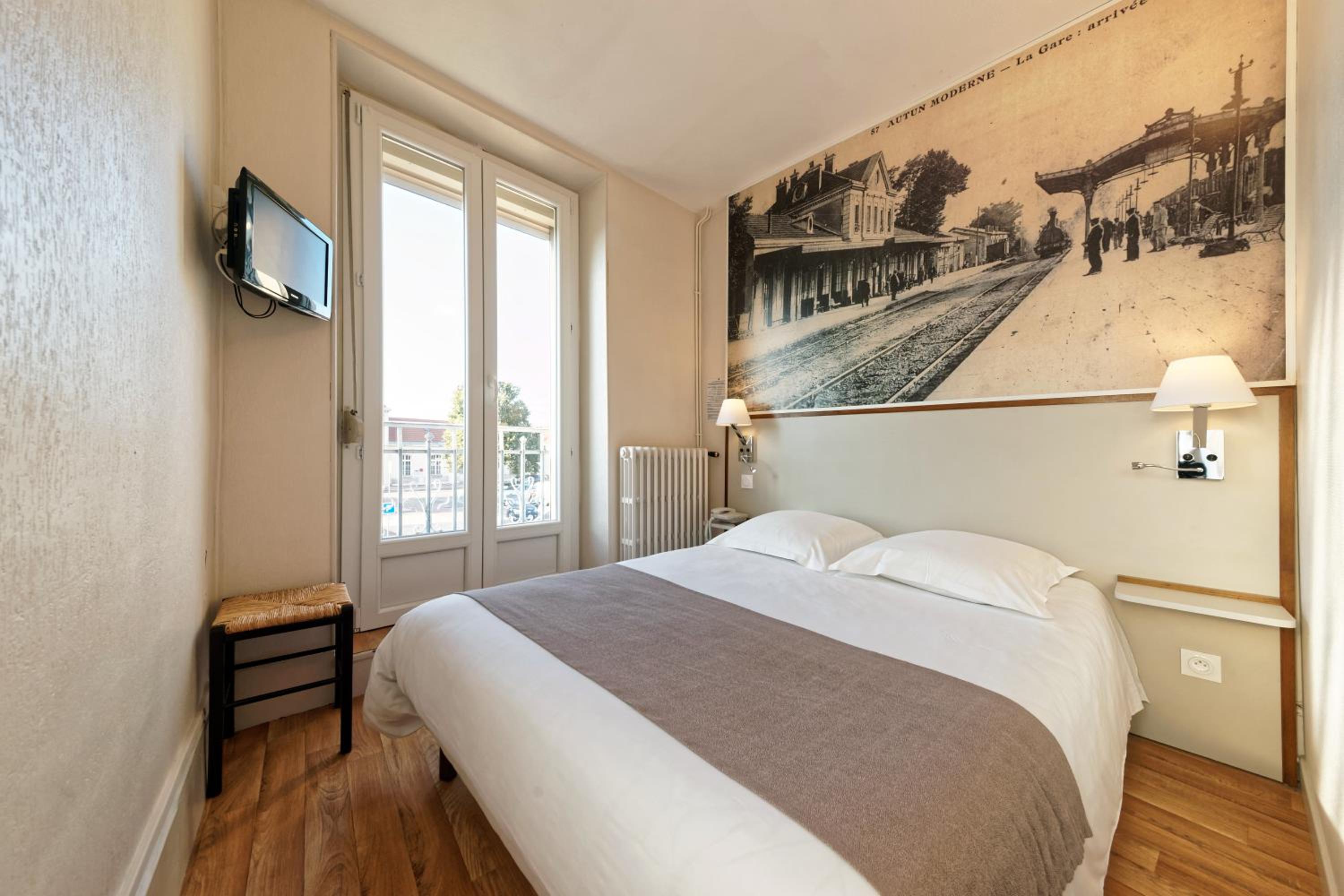 Budget Double Room - Photo 2
