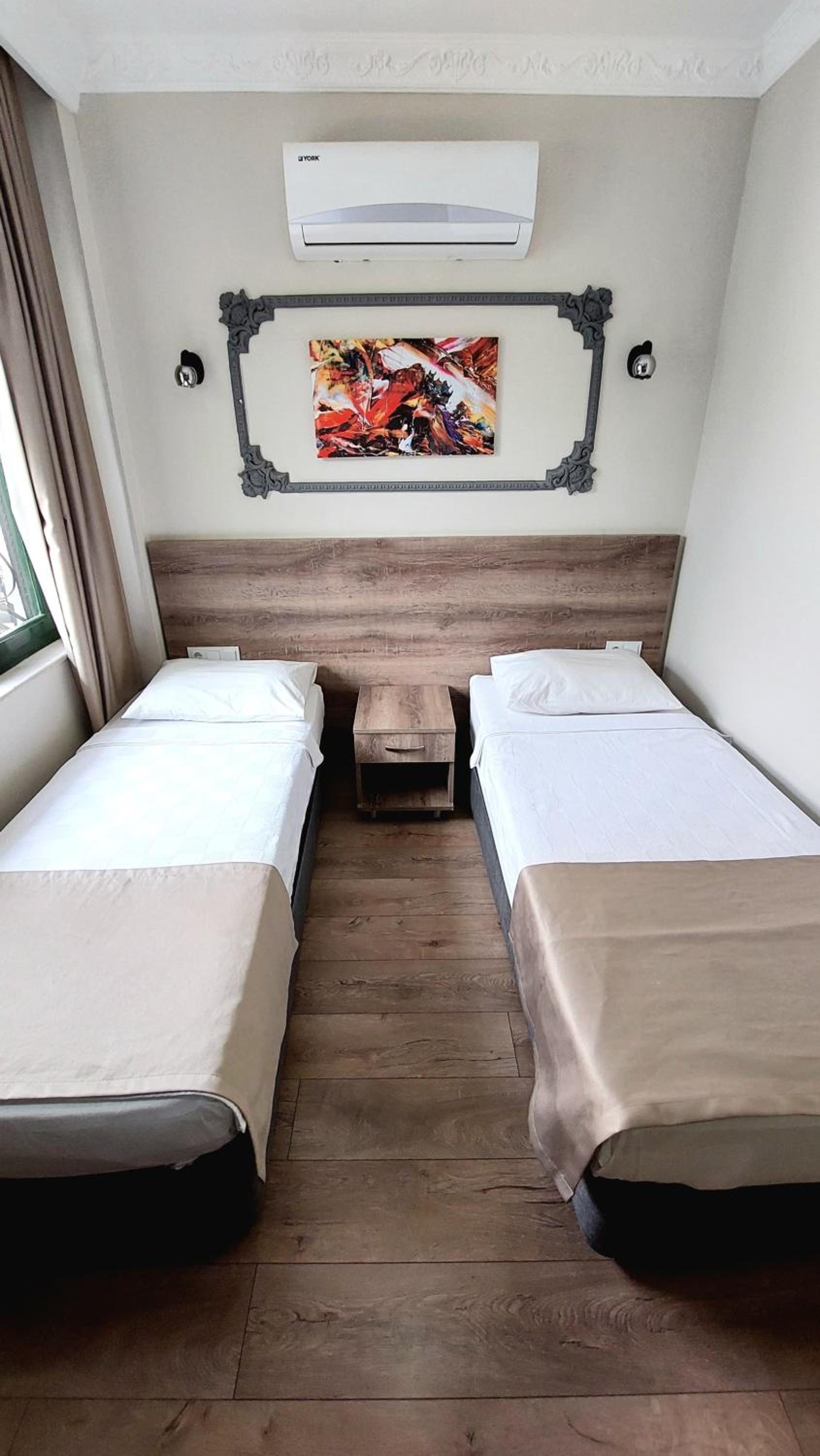 Double or Twin Room with Balcony - Photo 5