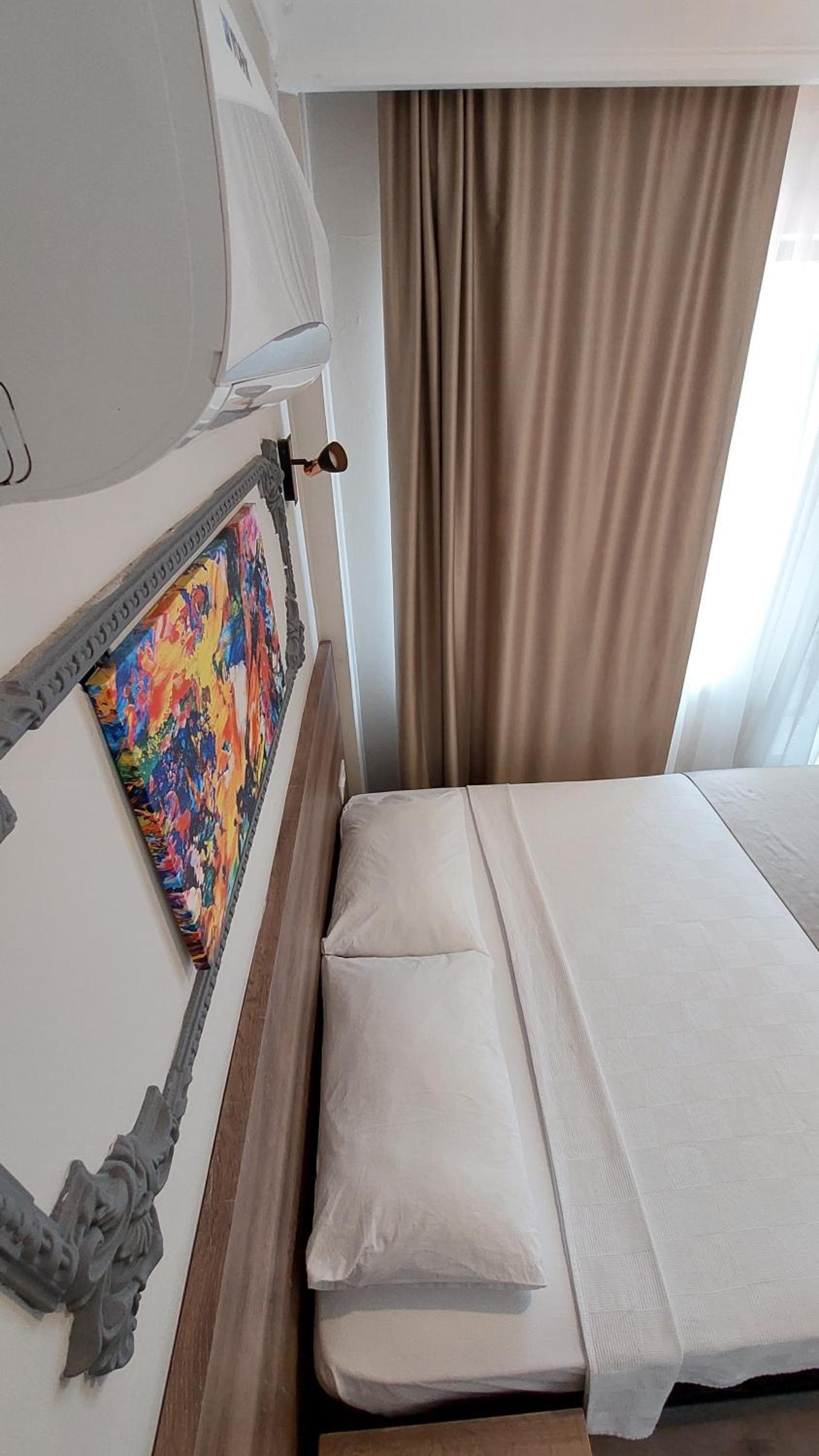 Double Room with Balcony - Photo 3