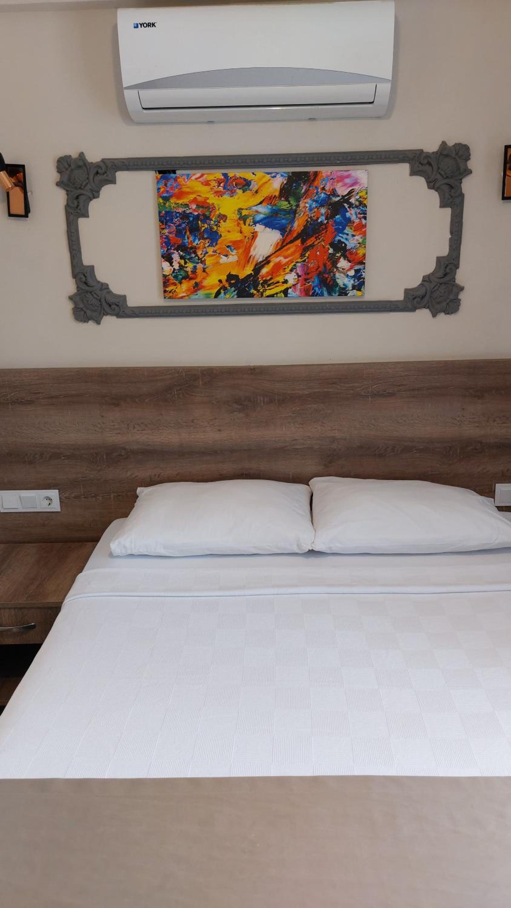 Double Room with Balcony - Photo 4