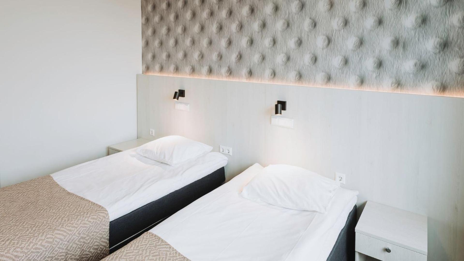 Standard Twin Room with Spa Access  - Photo 1