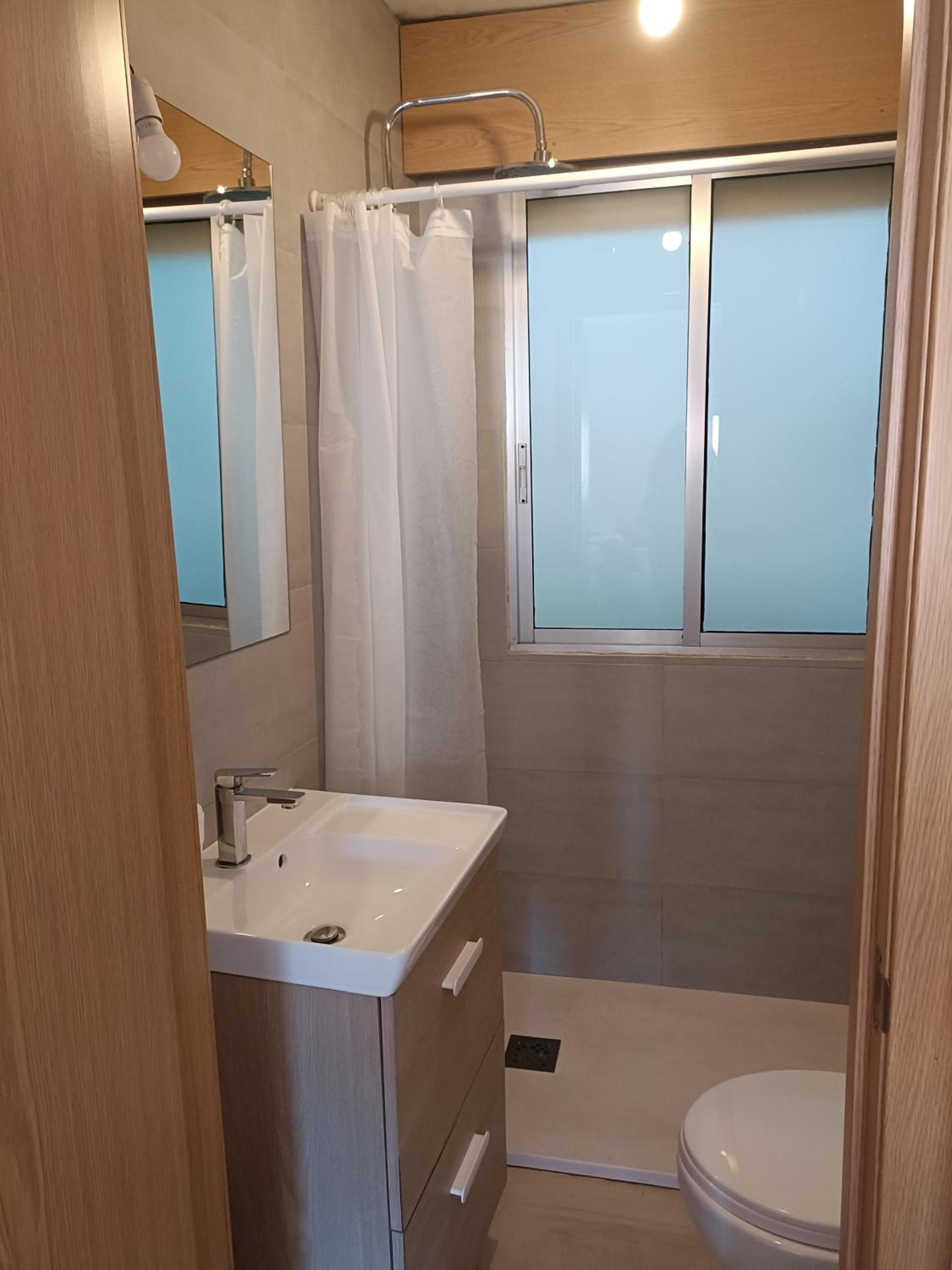 Quadruple Room with Private Bathroom photo 2