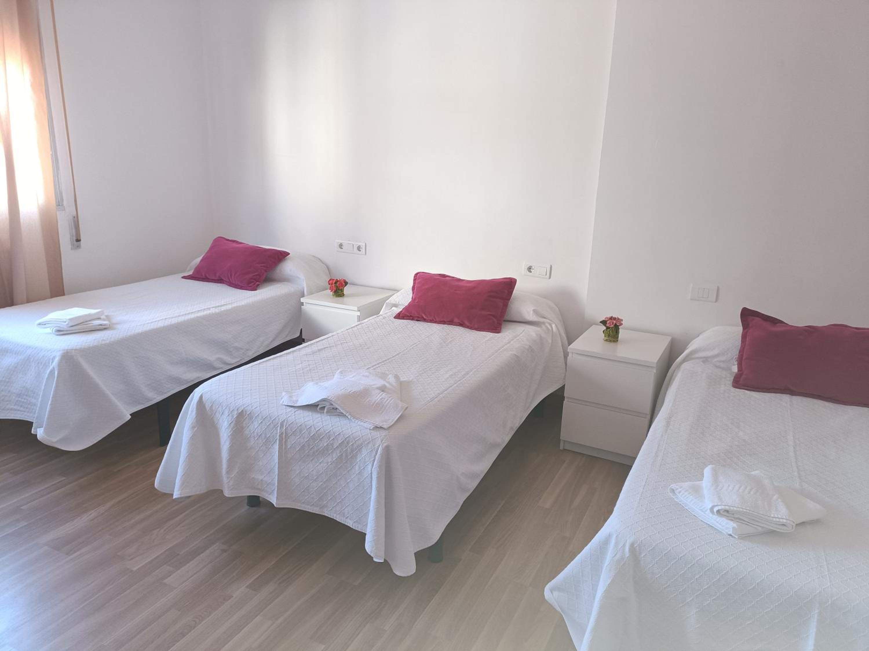 Quadruple Room with Private Bathroom photo 3