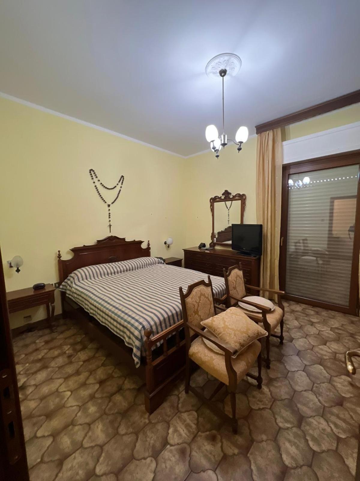 Double Room with Shared Bathroom photo 3