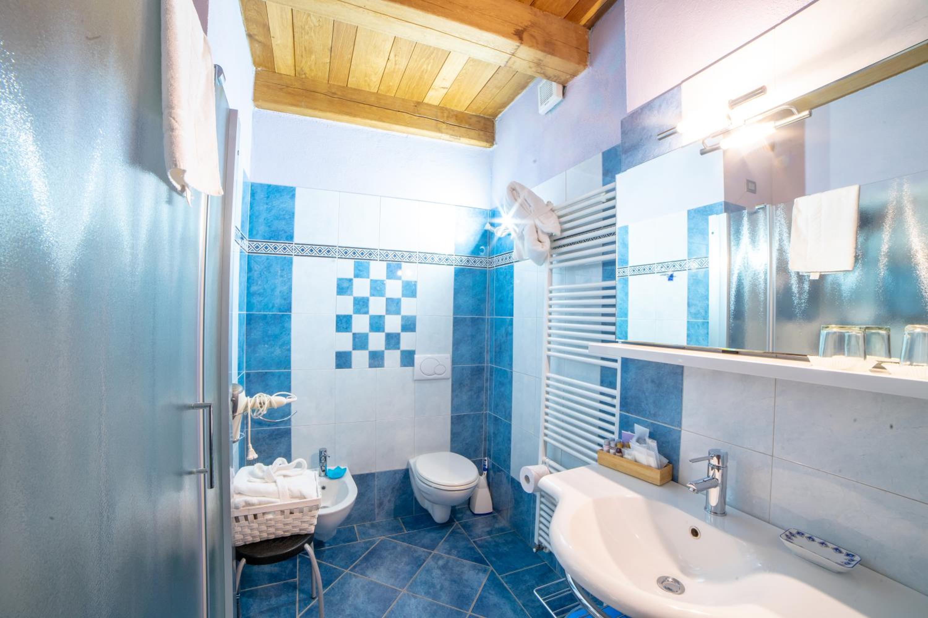 Superior Double or Twin Room with Pool View photo 3