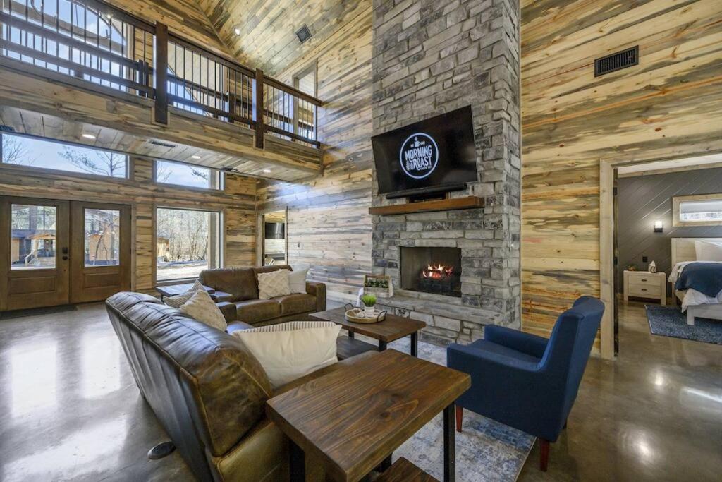 Five-Bedroom House photo 1