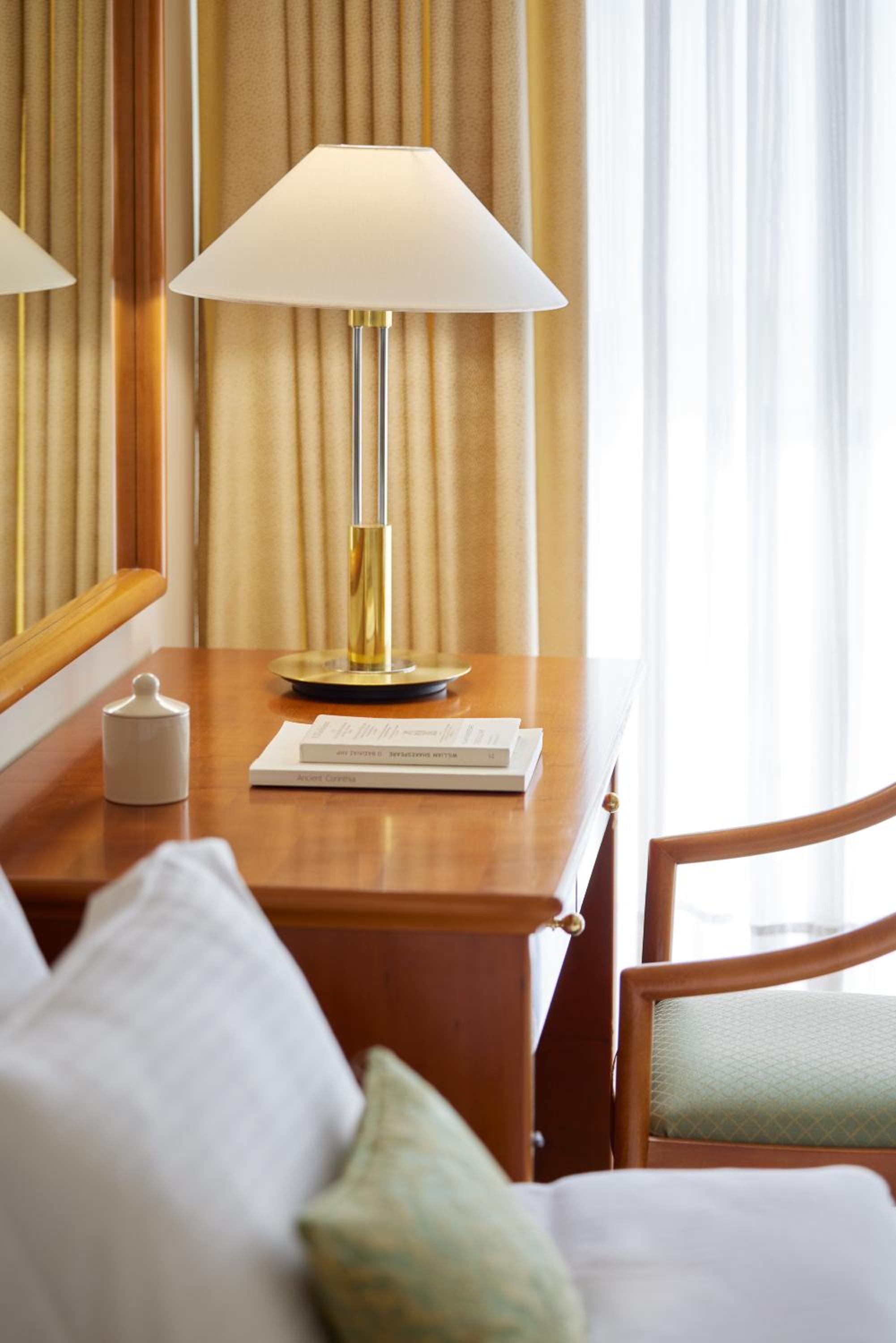 Standard Twin Room with Side View - Photo 7